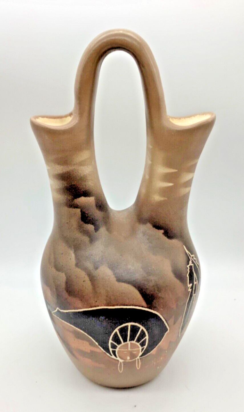 Hozoni Pottery  Wedding Vase Bear Carvings Brown 10” Hand Painted Signed