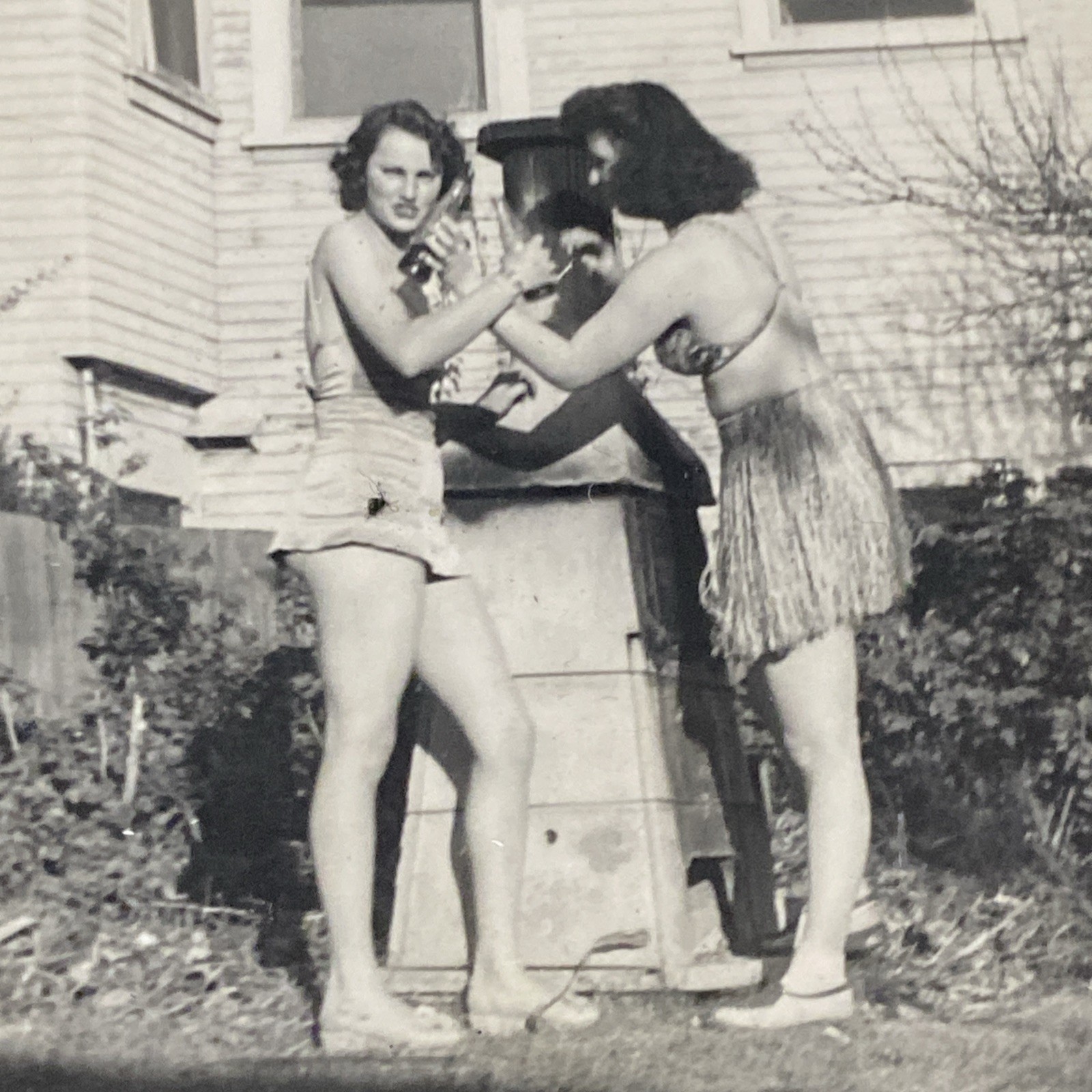 1940s Beautiful Women Girls Wearing Hawaiian Hula Skirt Costume Leggy Soda Photo