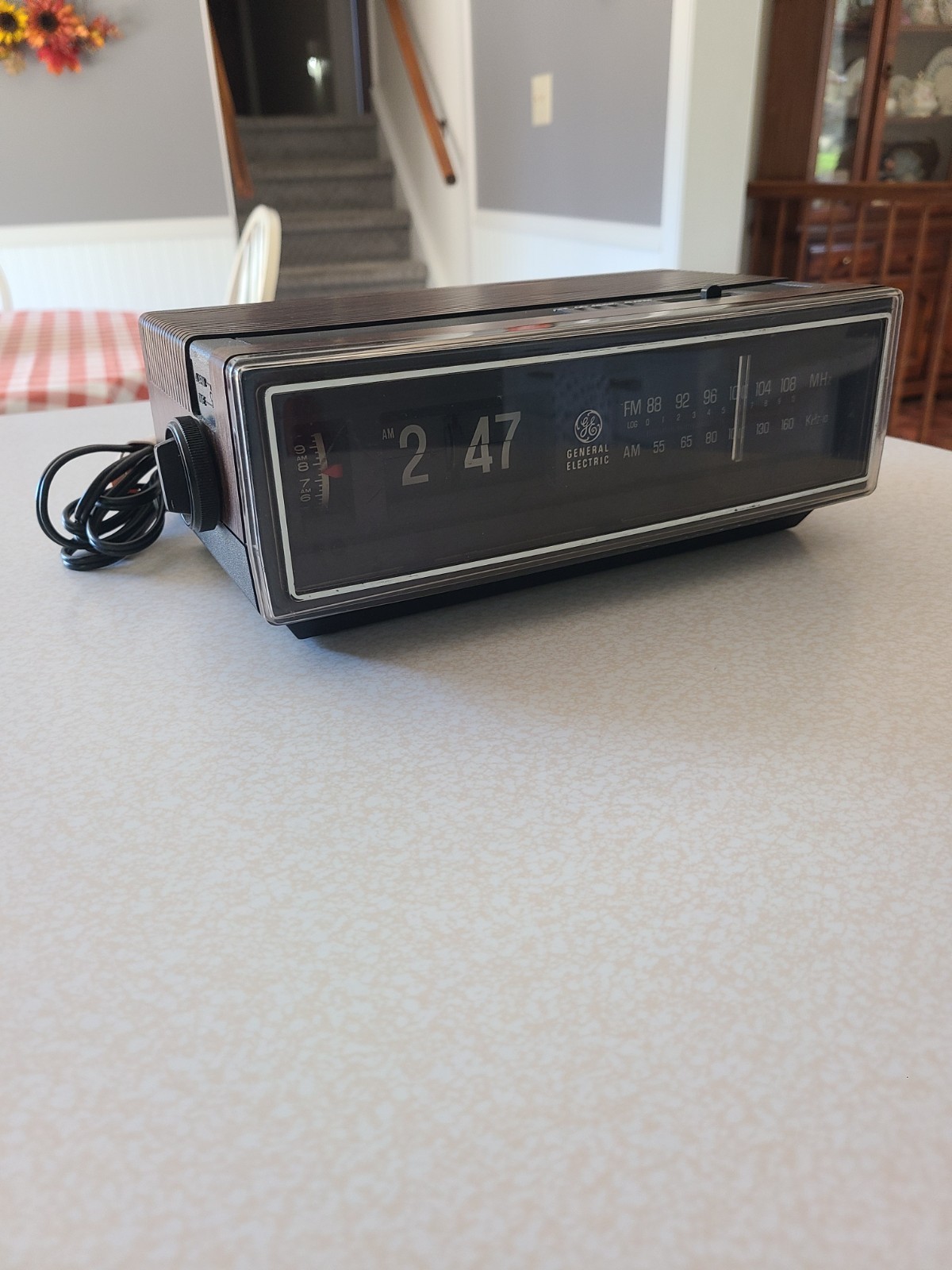 Retro MCM Vintage 1984 GE Flip Clock Radio Alarm Clock 7-4305F WORKS Retro MCM Vintage 1984 GE Flip Clock Radio Alarm Clock 7-4305F WORKS