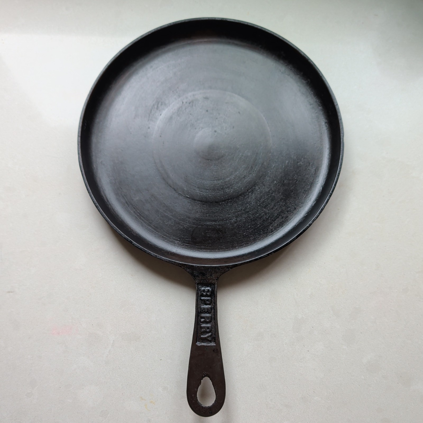 c.1871 Antique RARE Sperry Cast Iron Round Cake Griddle Skillet Pan 9.75”