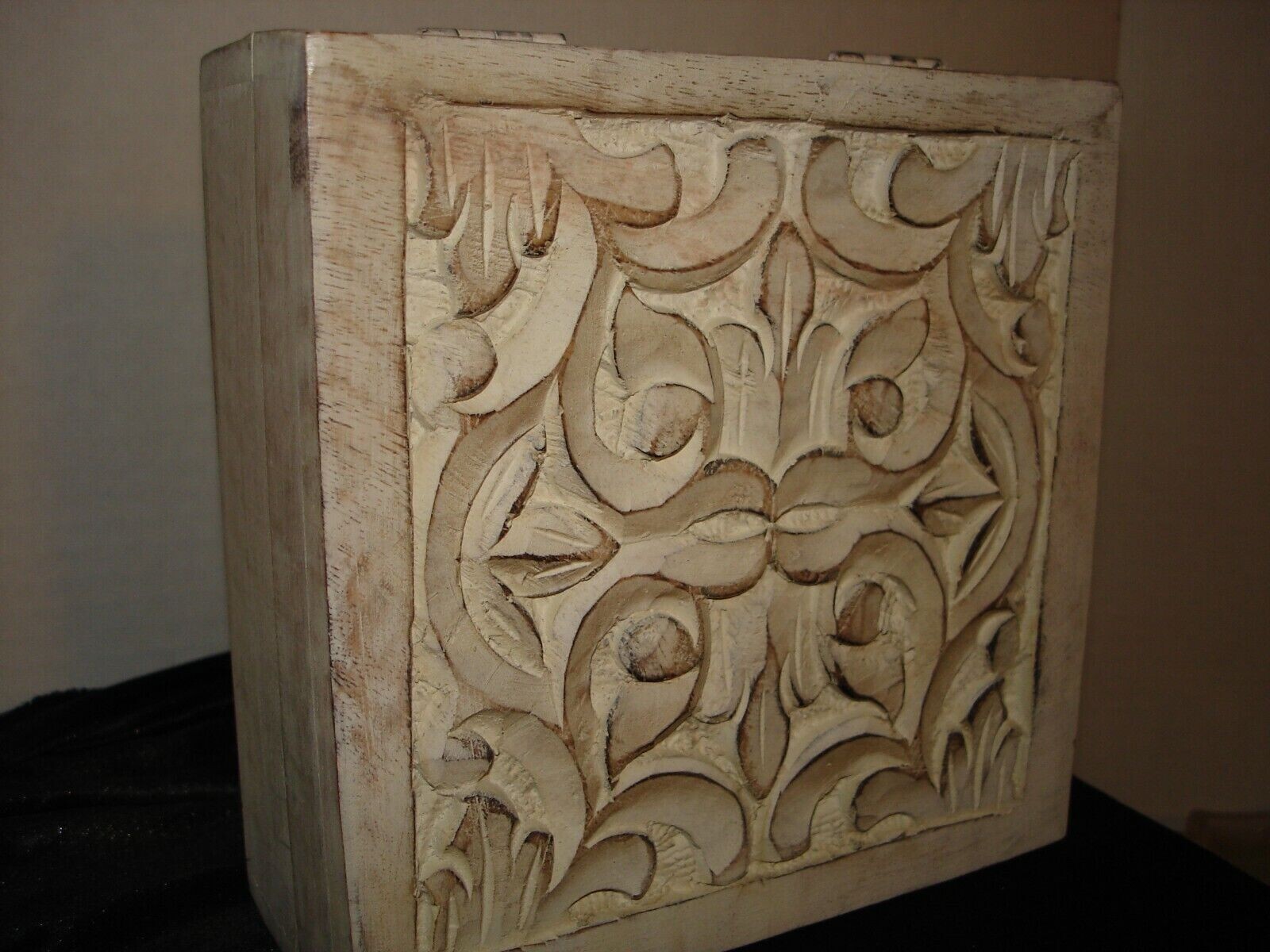 STONEBRIAR COLLECTION BEAUTIFULLY SCULPTED Worn White Wooden Box