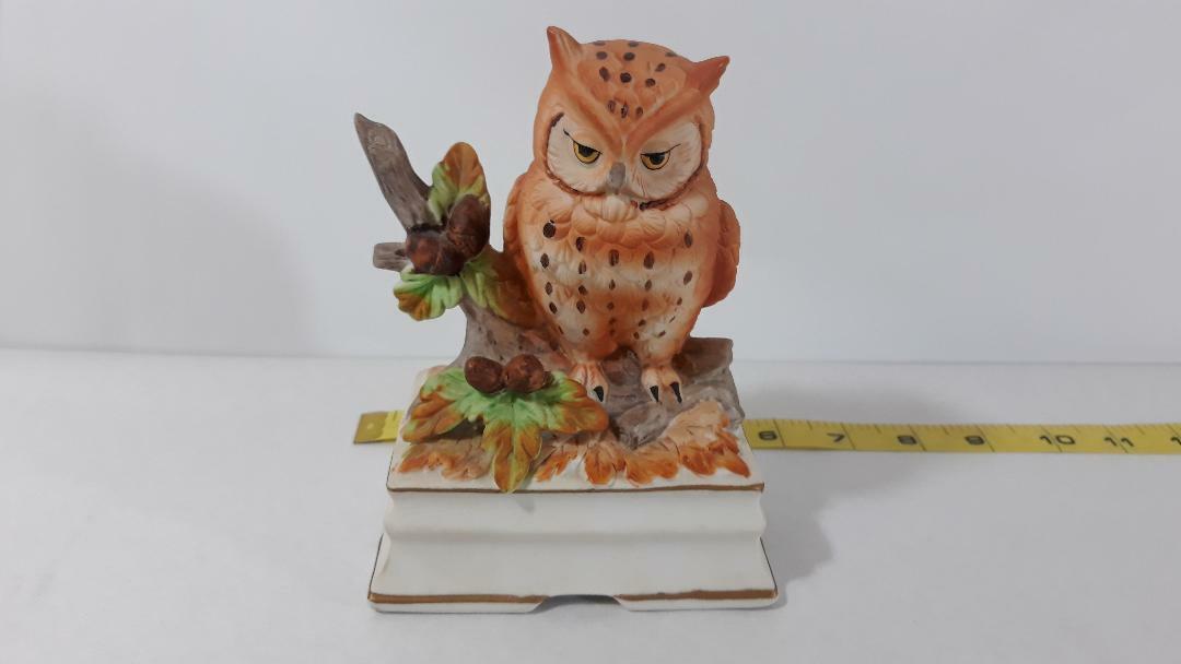 Vintage TOWLE, Fine Porcelain Owl Figurine Windup Music Box Japan ~ Ships FREE