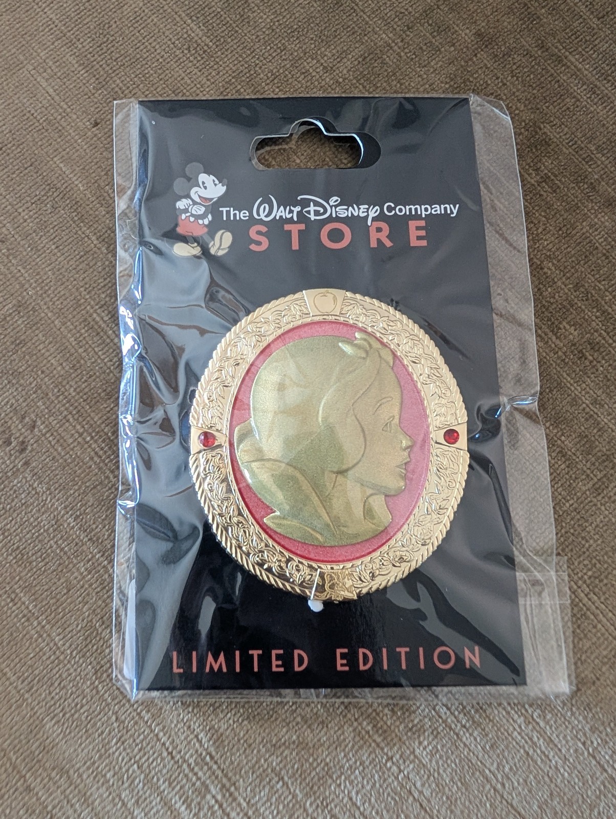 Disney DEC Fairytale Cameos Pin LE300 - Snow White