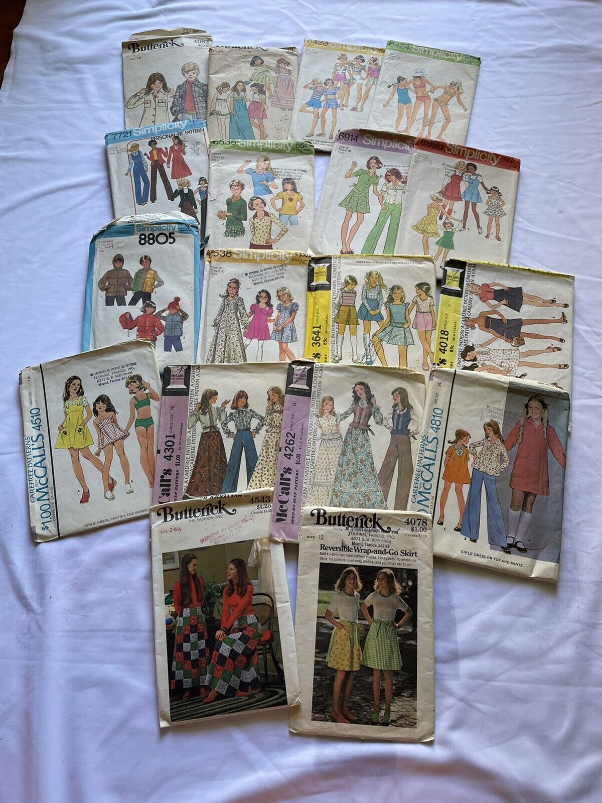 LOT Vintage Sewing Patterns Sizes Simplicity Advance McCalls Precut Preowned (E)