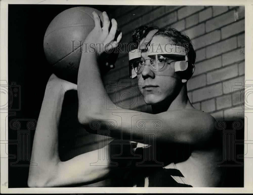 1941 Press Photo Dike Dikeman Southeastern High school basketball - net09323 1941 Press Photo Dike Dikeman Southeastern High school basketball - net09323
