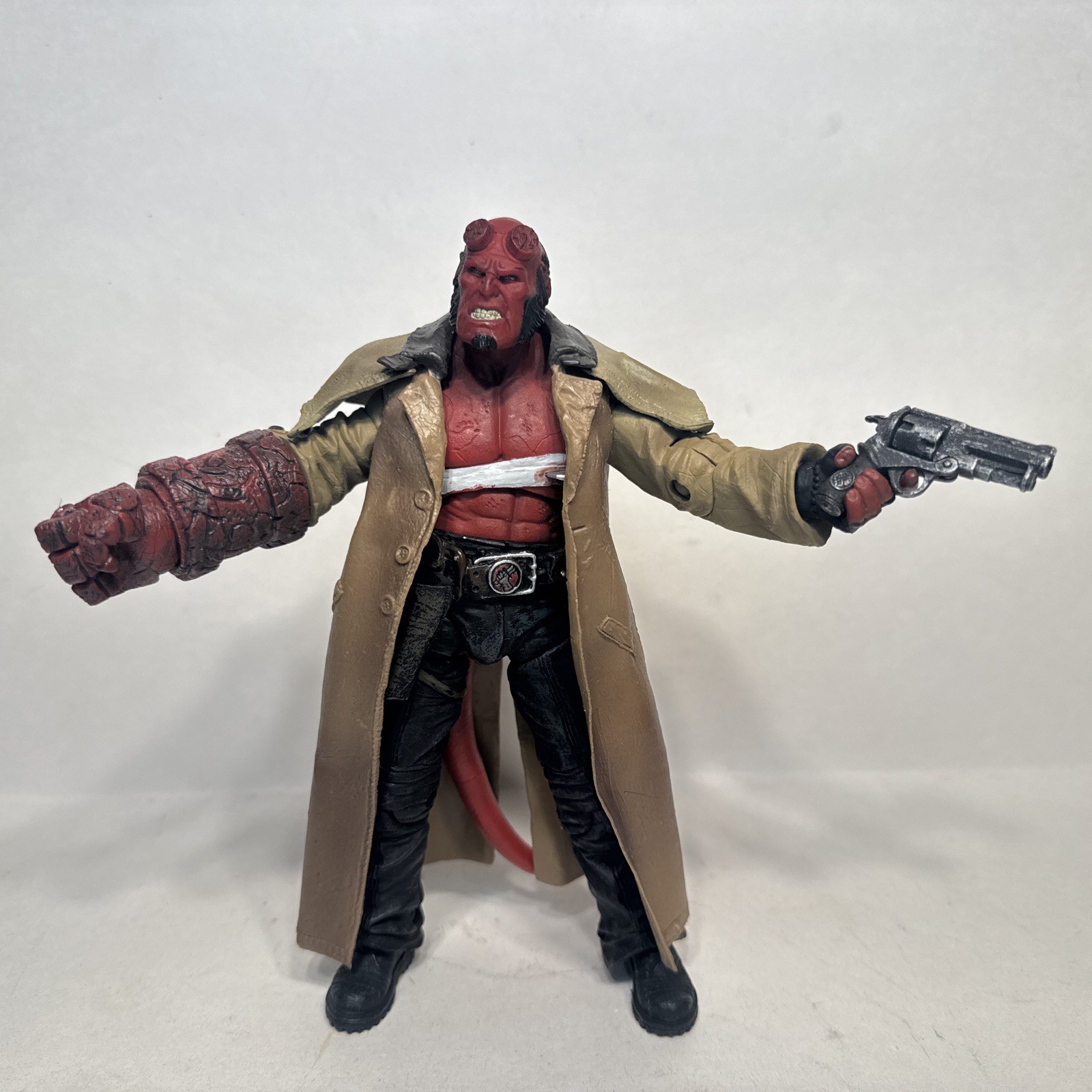 Hellboy II: Golden Army 2008 Wounded Hero Action Figure near complete rare toy