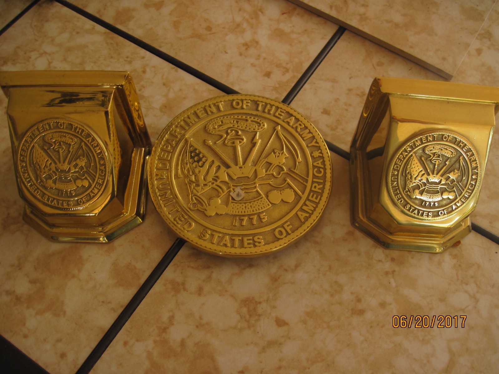 Vintage 1995 Virginia Metal Crafters Pair of Brass Bookends & trivet. U.S.ARMY