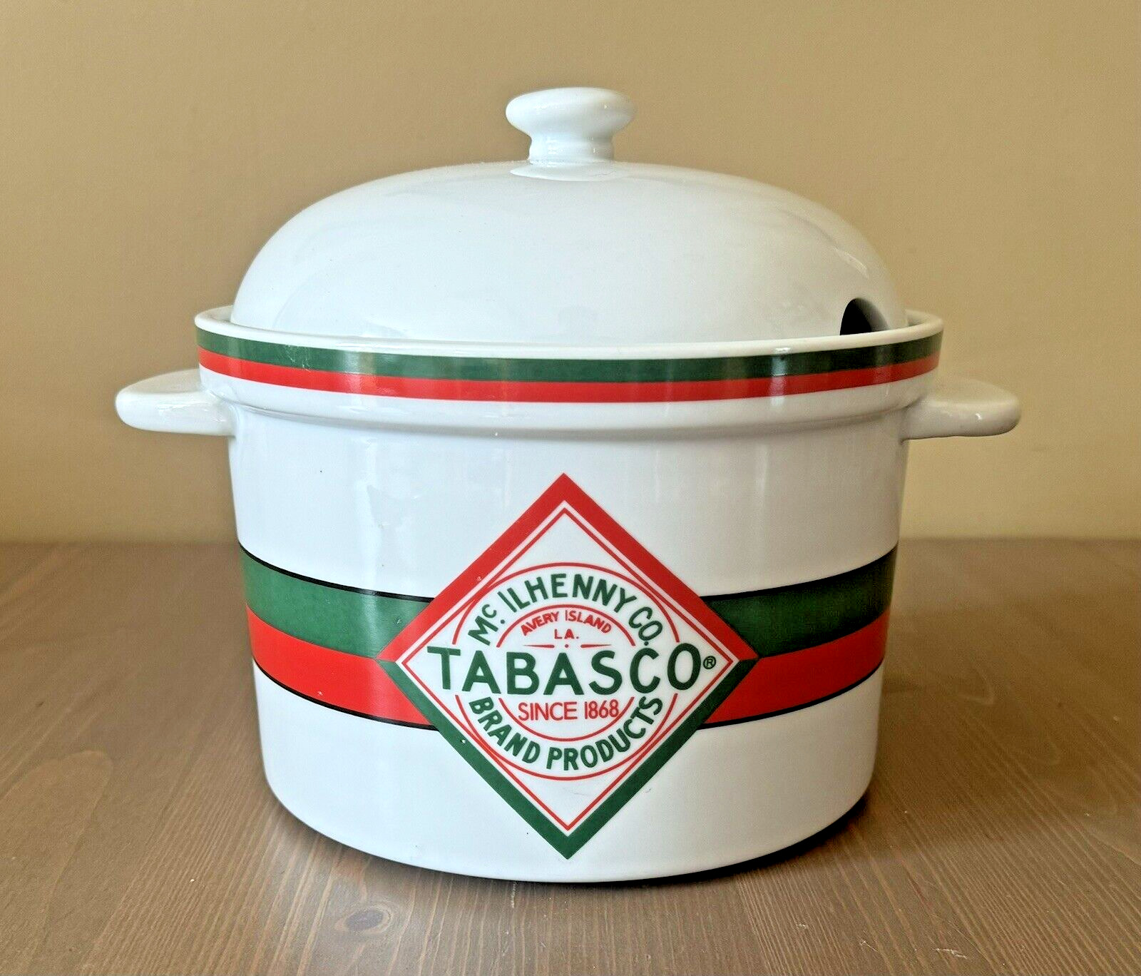 Mc ILHENNY Co. TABASCO Stoneware 2.5 Qt. Soup Chili Bean Pot With Ladle
