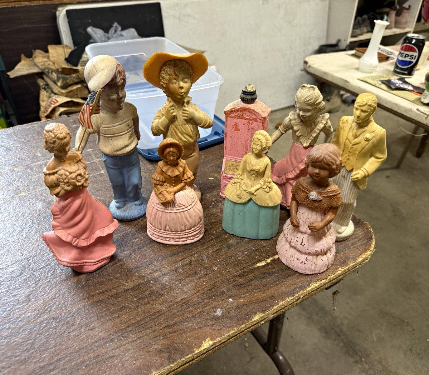 Lot of 8 1970’s 1980’s Avon perfume bottles.￼