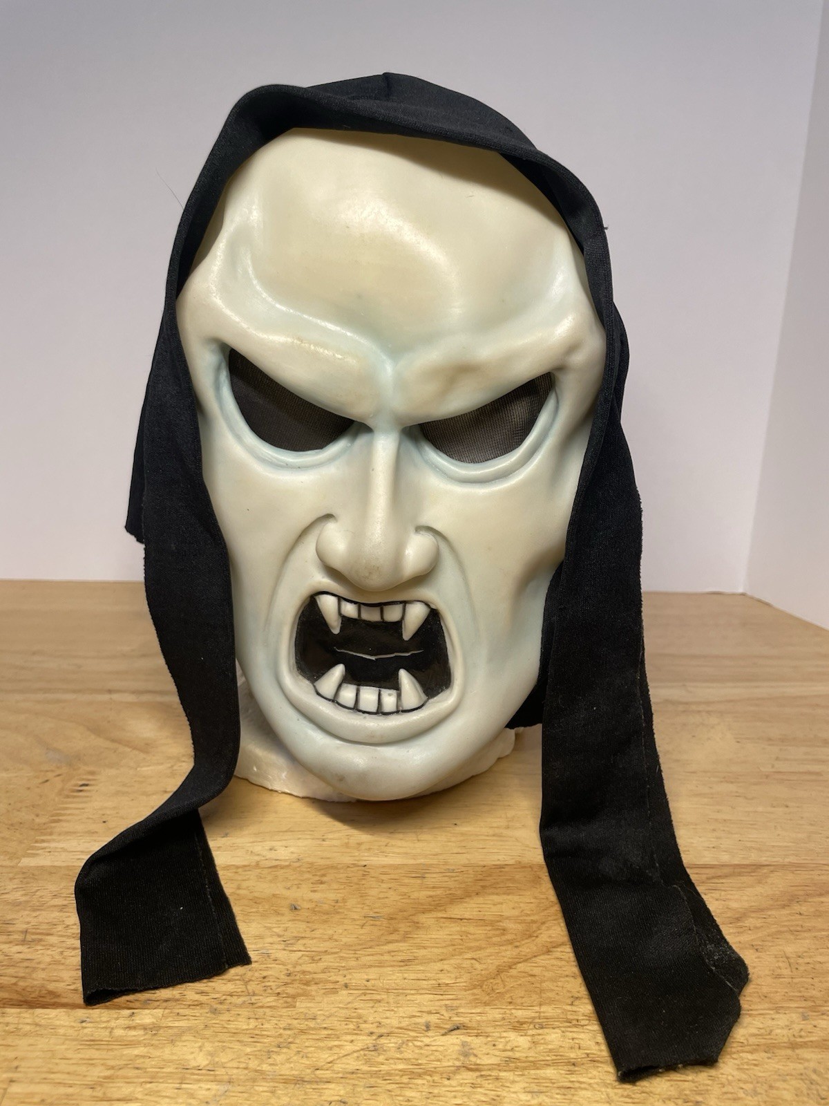 1996 Fun World Easter Unlimited Glow In The Dark Phantom Halloween Mask 1996 Fun World Easter Unlimited Glow In The Dark Phantom Halloween Mask