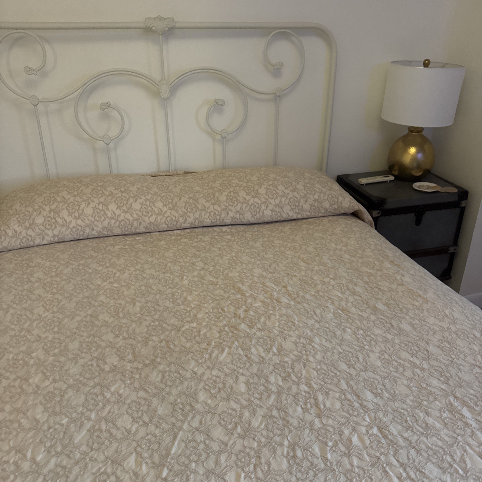 Vtg Bates Queen Bedspread Tan Floral Jacquard Cotton Print. Fringed Vtg Bates Queen Bedspread Tan Floral Jacquard Cotton Print. Fringed