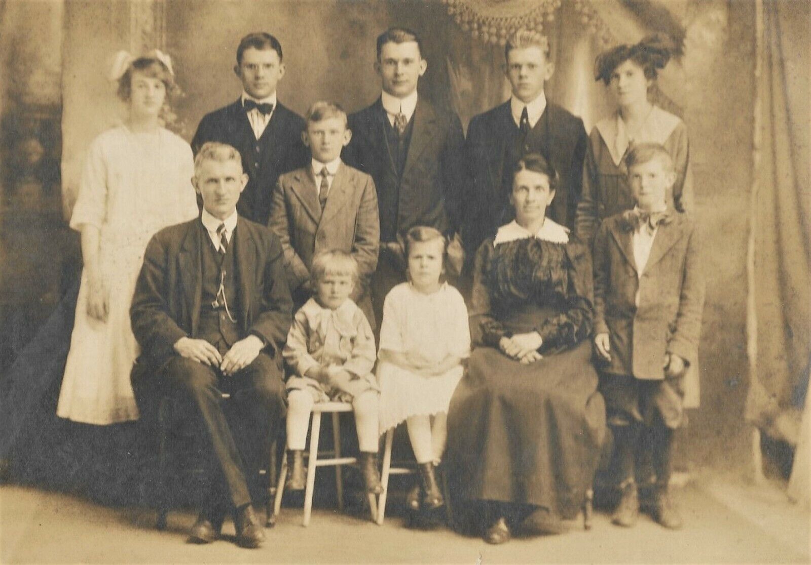 Antique Photo Family Portrait Pennsylvania Aunt Lizzie & Husband & Children