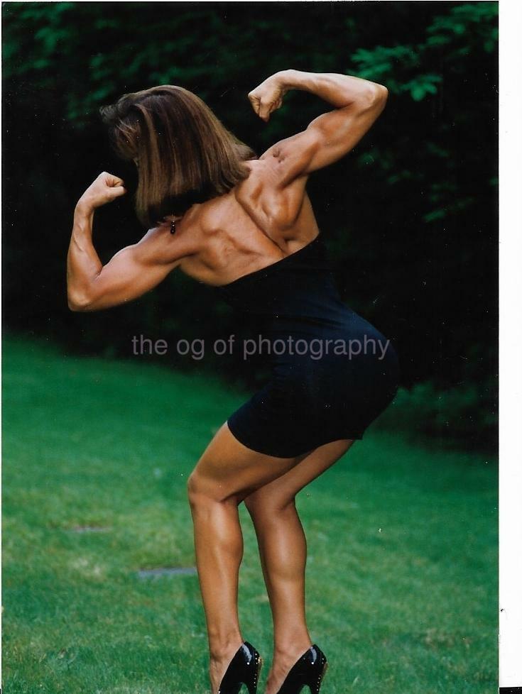 FEMALE BODYBUILDER 80\'s 90\'s FOUND PHOTO Color MUSCLE WOMAN Portrait EN 16 18 P