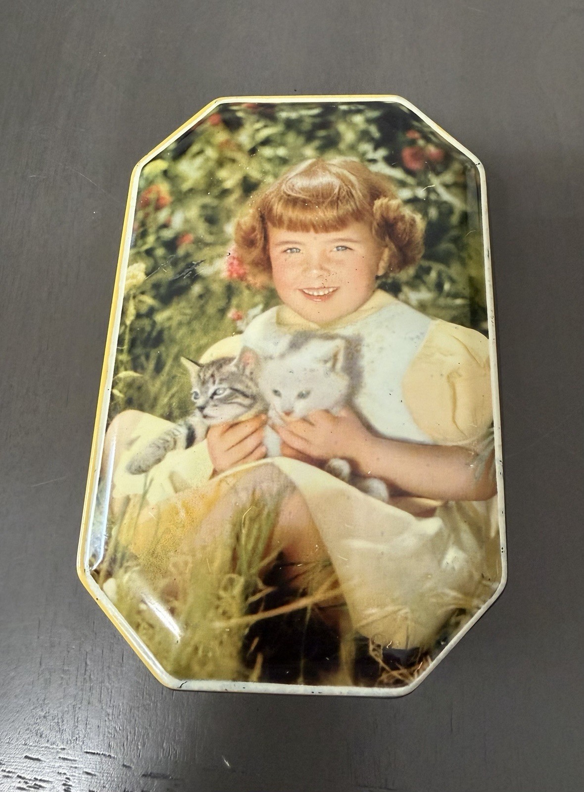 Vintage Daintee Confectionary Tin Box