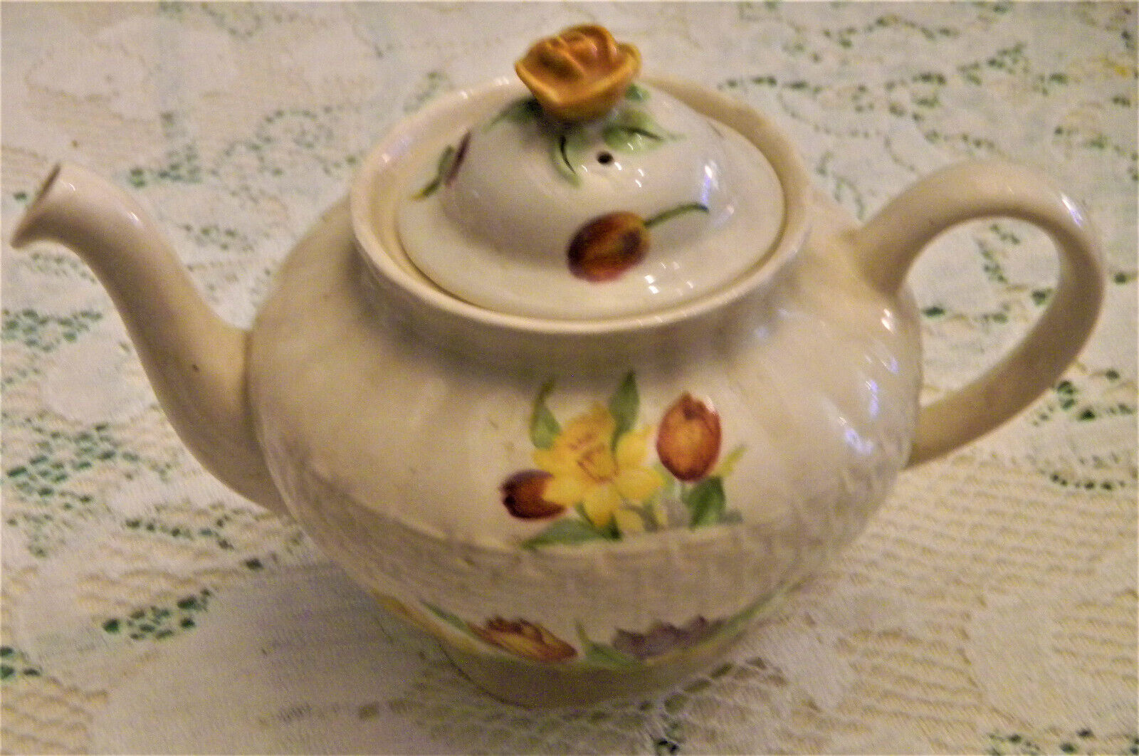 SIMPSONS POTTERS – SOLIAN WARE – PROVIDENCE – ROSE FINIAL LIDDED TEAPOT