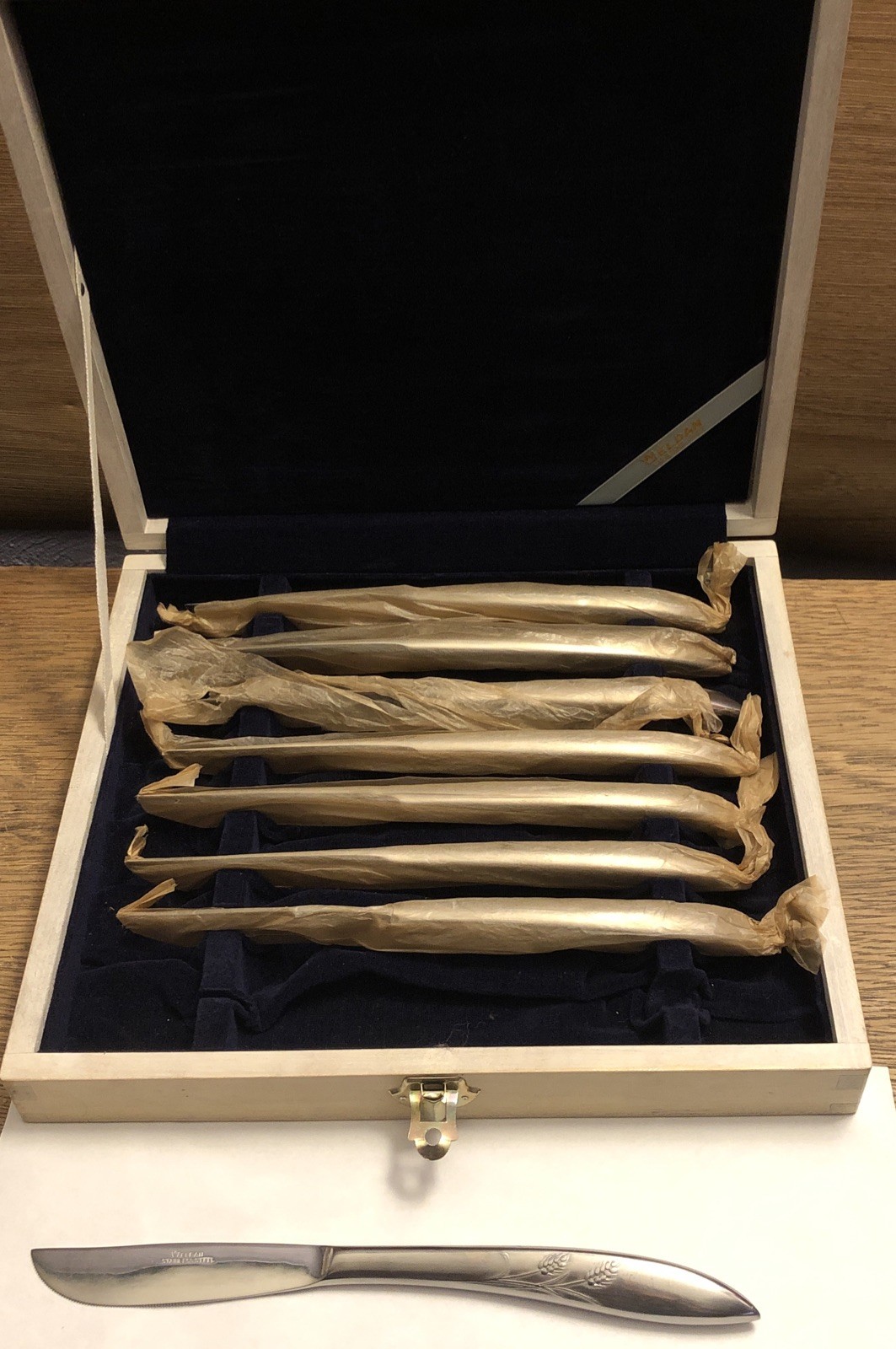 Vintage MIDCENTURY ELDAN 8 Pc Set Steak Knives - Wheat Design Stainless Steel