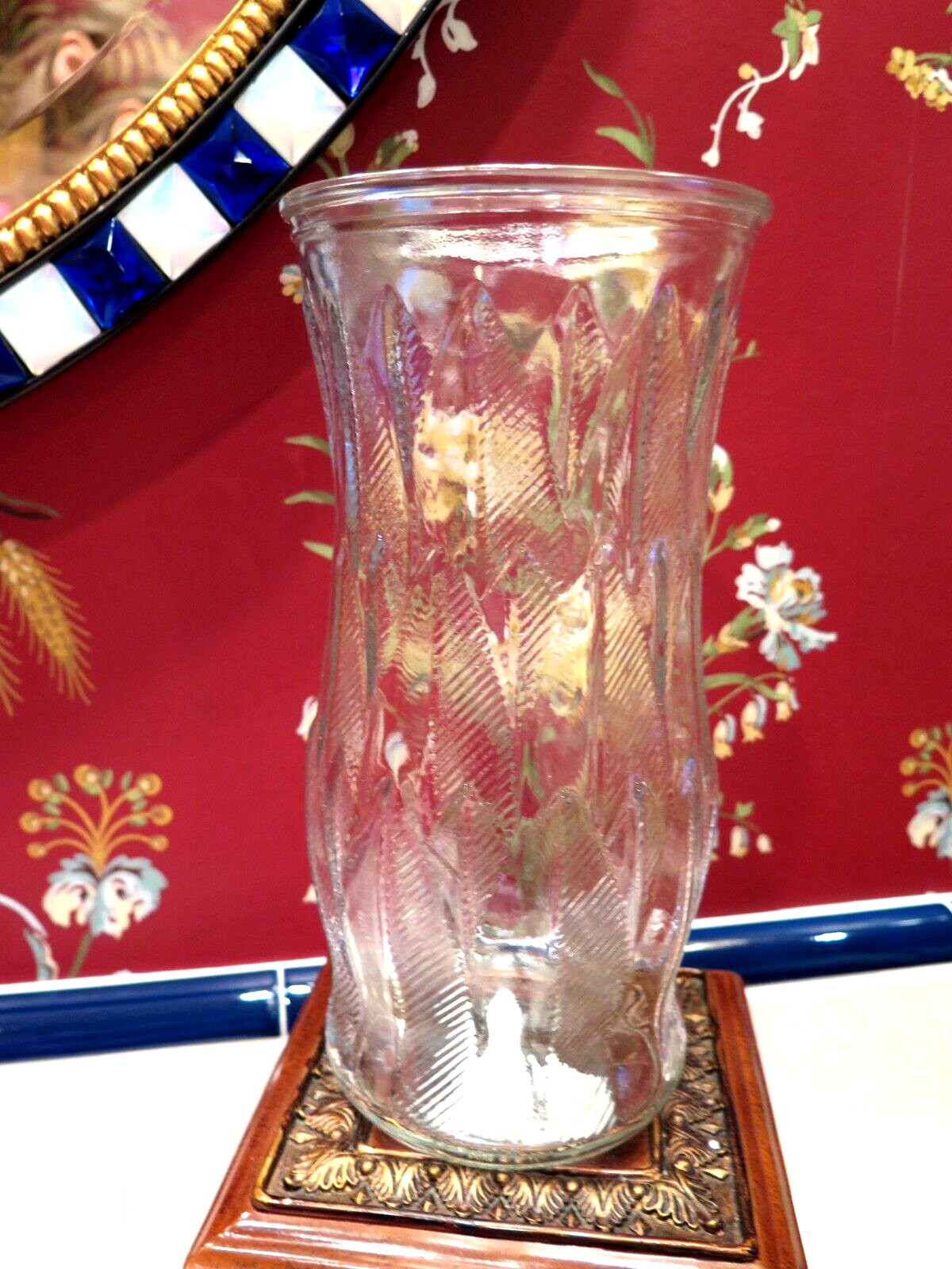VASE Clear Glass Leaf Pattern Tall VTG FLOWERS Floral Arrangement Height 9.5\