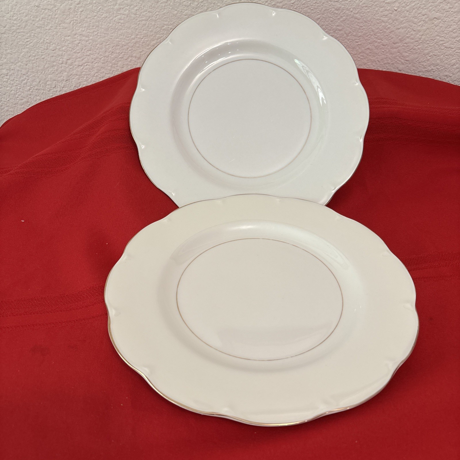 2 Haviland Leeds White Dinner Plates 1924171, multiple sets avlb. Scaloped gold 