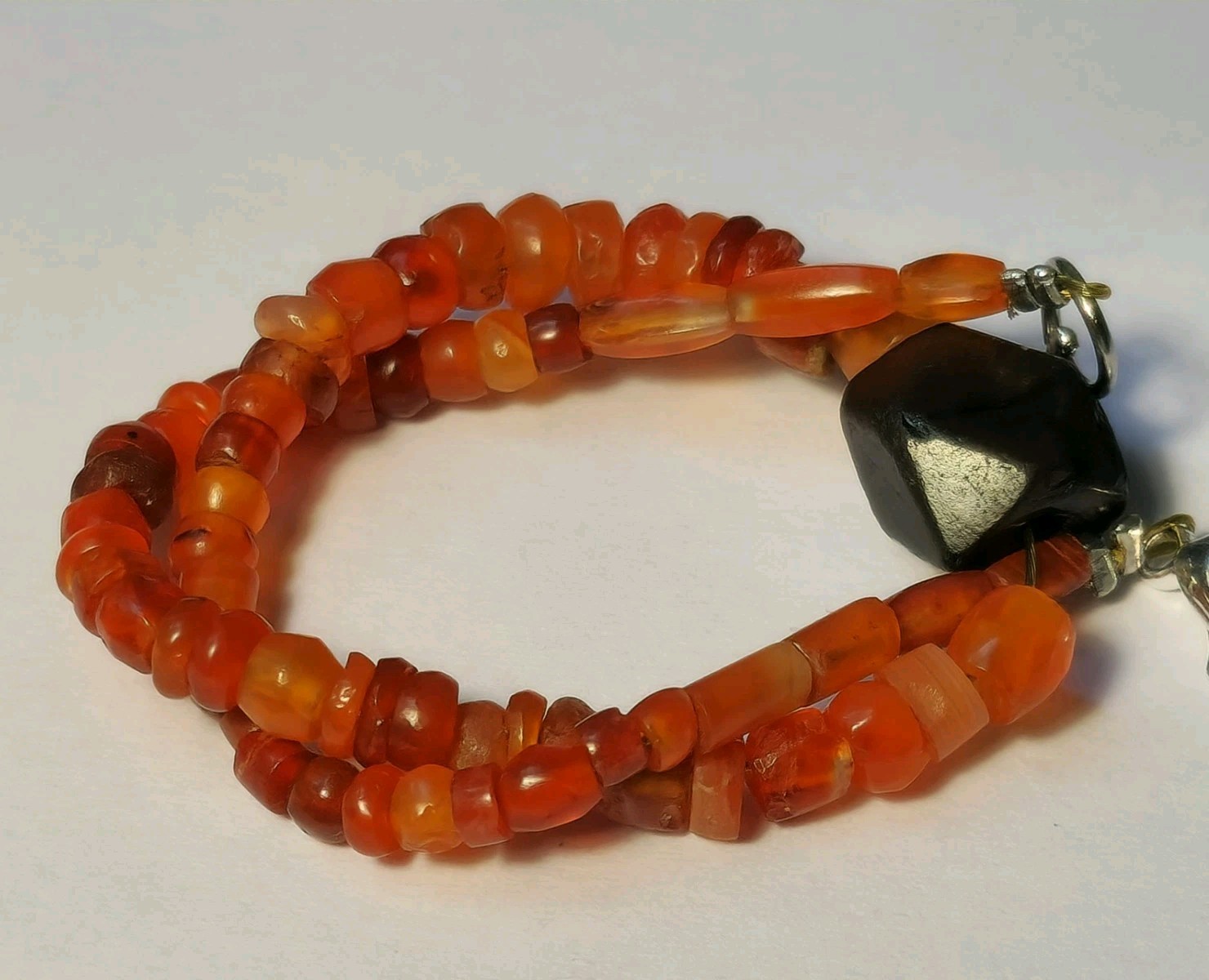A BRACELET OF ANCIENT INDUS BACTRIAN CARNELIAN & CORNERLESS CUBE AGATE BEADS