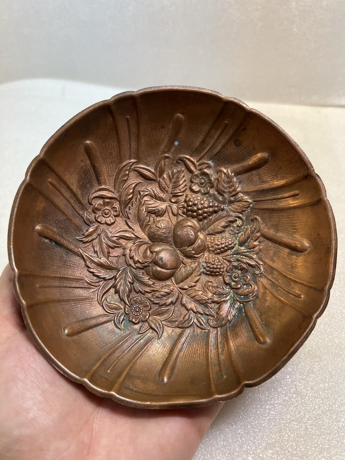 Stunning Antique Vintage Copper Fruit Design Bowl - 5.5\ Stunning Antique Vintage Copper Fruit Design Bowl - 5.5\