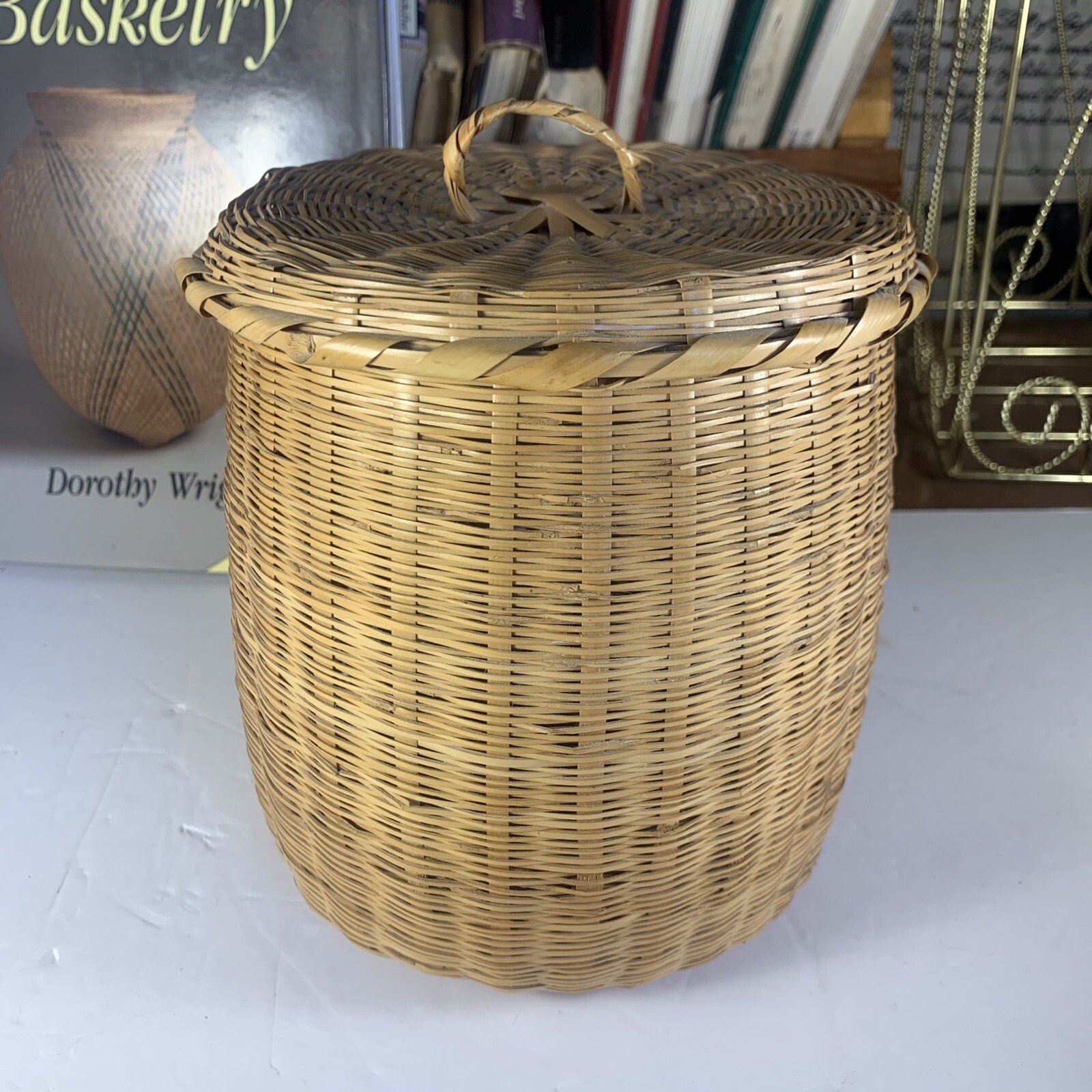 Vtg Finely Woven Storage Basket~Lidded~Honey Beige~7” Hi 6” Wide
