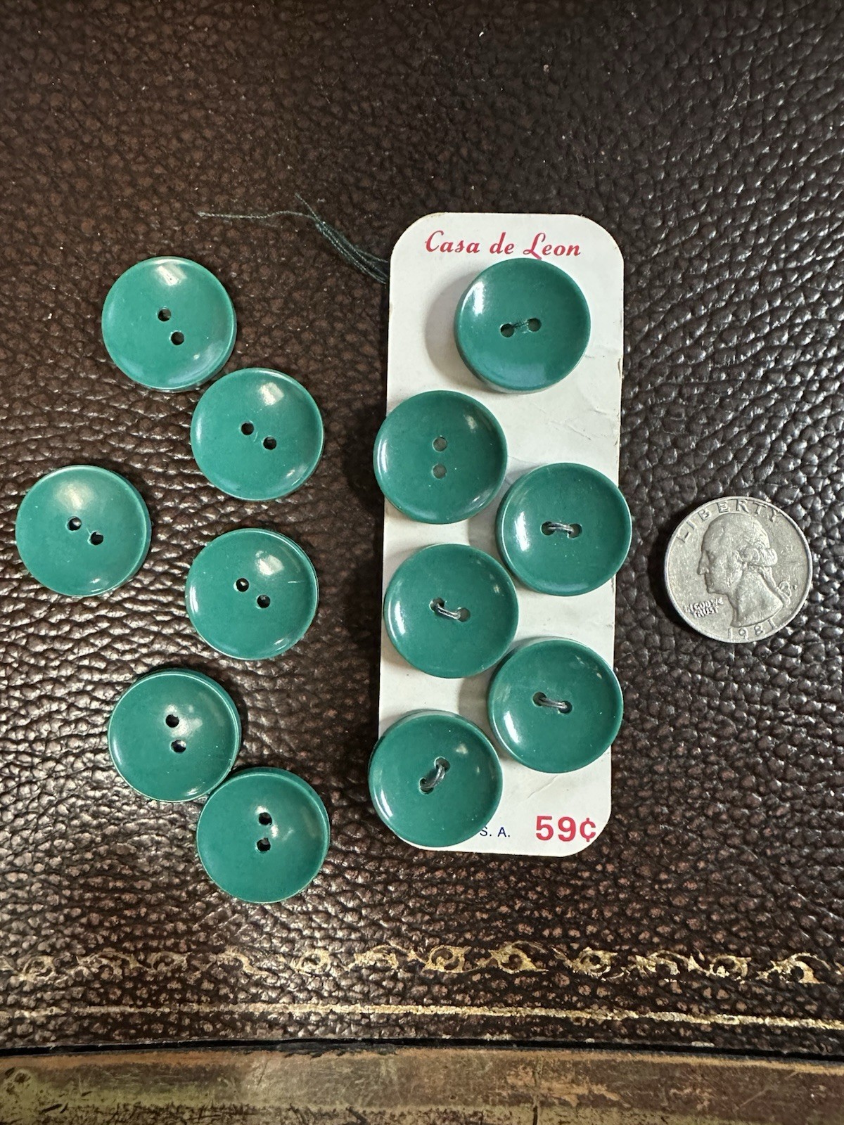 12 Vintage Casa de Leon Green Plastic Buttons 1 Inch 2-Hole USA