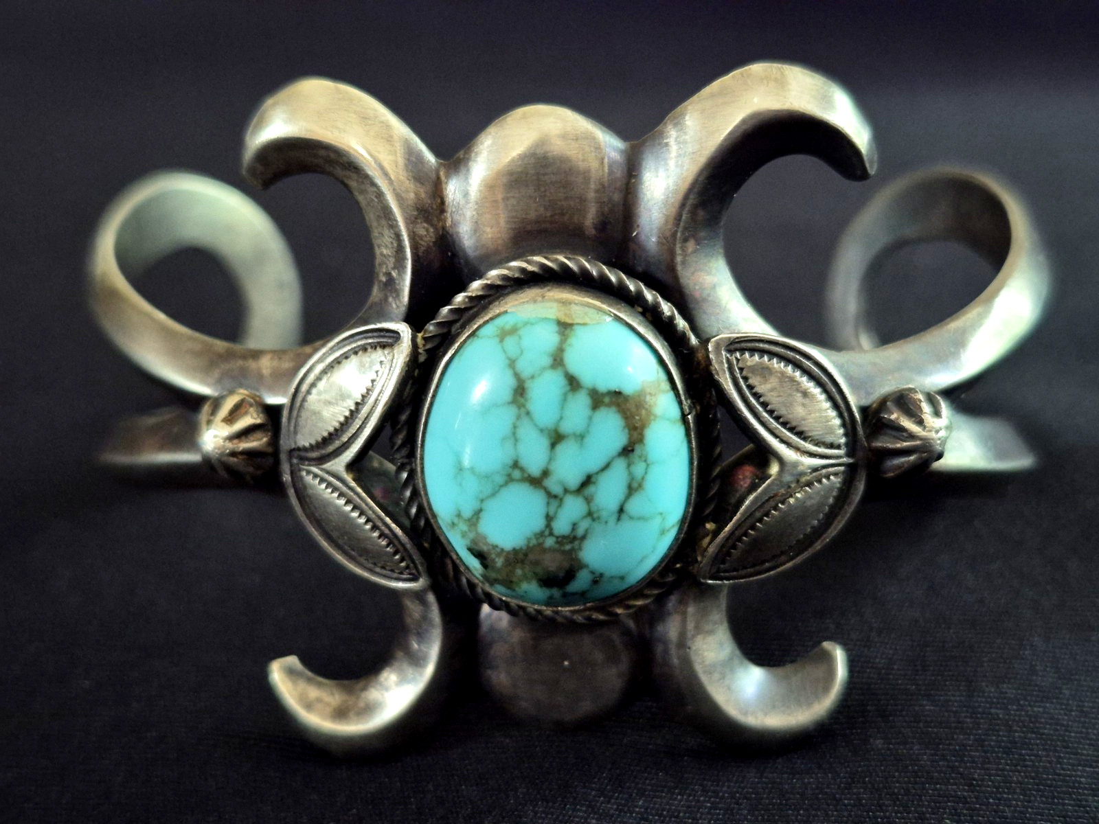 Native Am Navajo Tufa Cast Natural Spiderweb Kingman Turquoise Henry Morgan Cuff