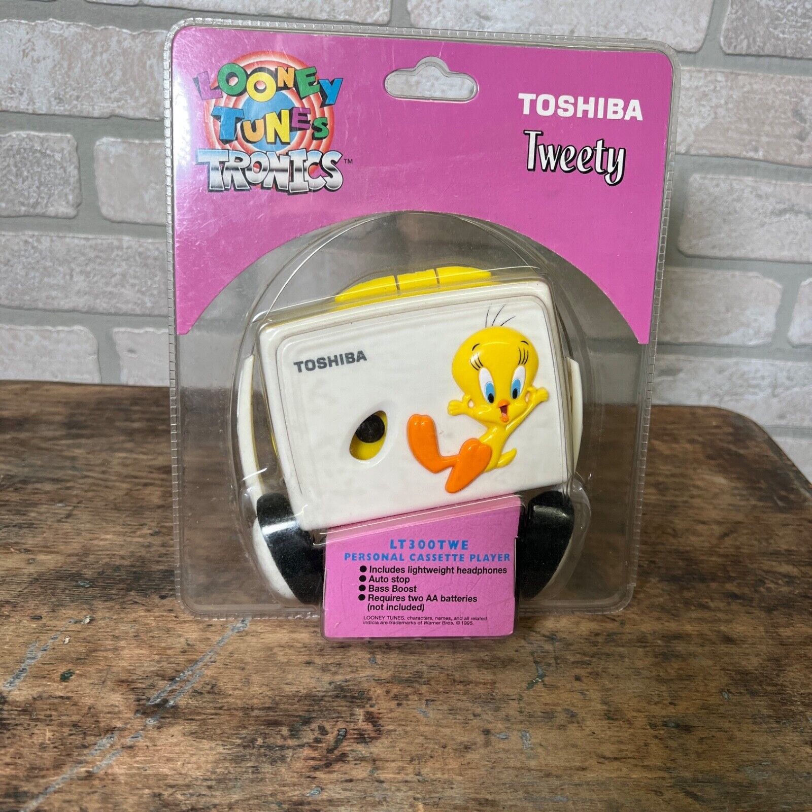 NEW Tweety Bird Walkman Toshiba Cassette Player Headphones Looney Tunes 1995