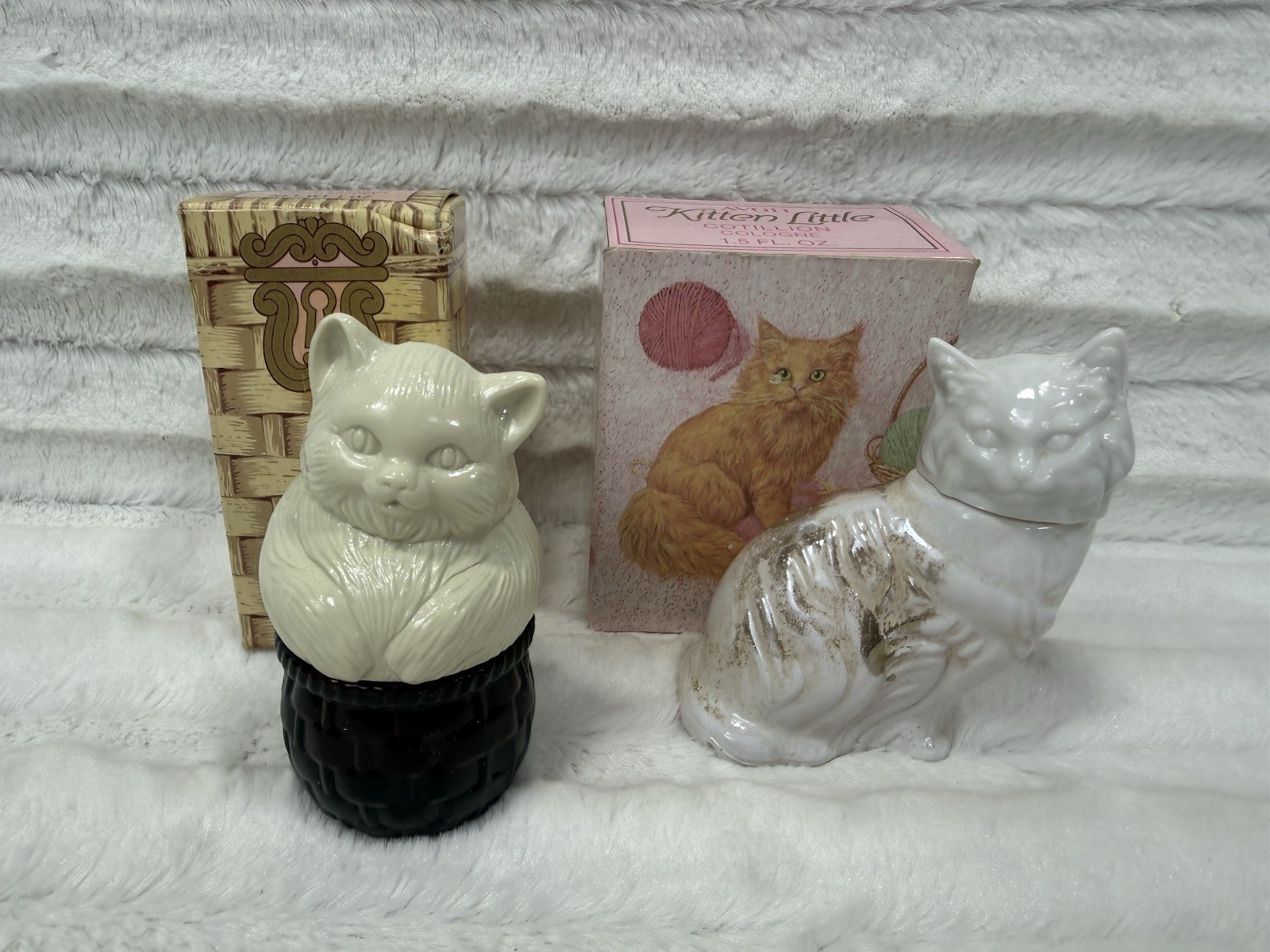 VINTAGE AVON KITTEN LITTLE And KITTENS HIDEAWAY WITH ORIGINAL BOX