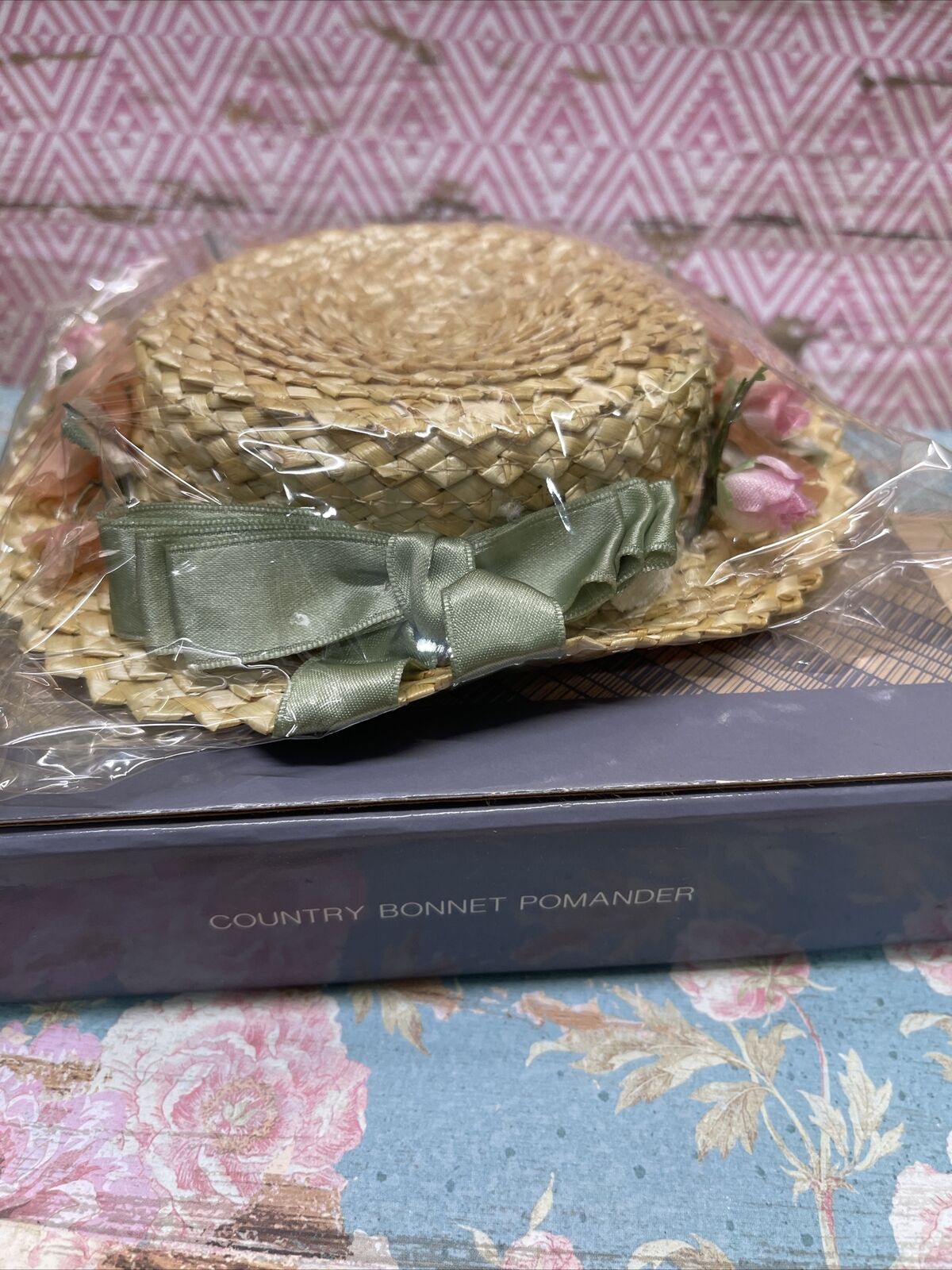 Vintage Avon Country Bonnet Pomander NIB Straw Hat Silk Flowers Closet Sachet