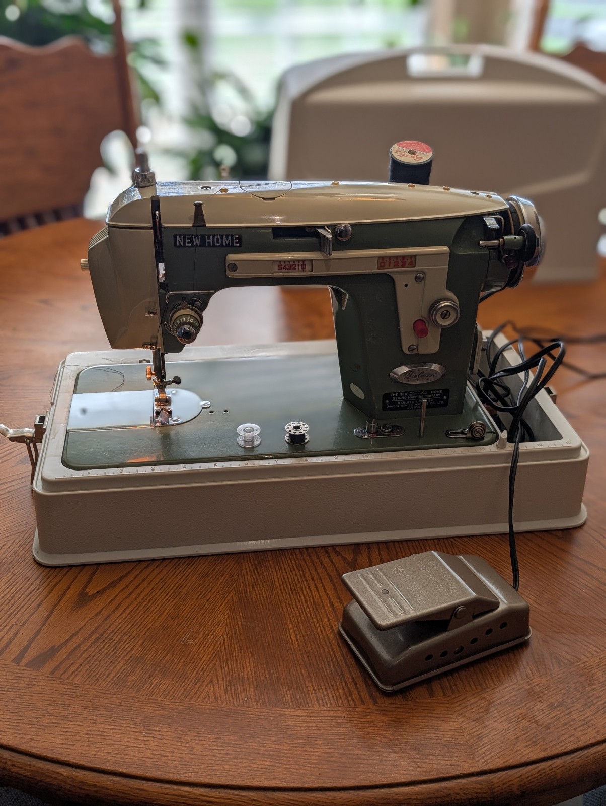 WORKING W/ VIDEO Vintage New Home Sewing Machine Model 534 WITH CASE AND PEDAL WORKING W/ VIDEO Vintage New Home Sewing Machine Model 534 WITH CASE AND PEDAL
