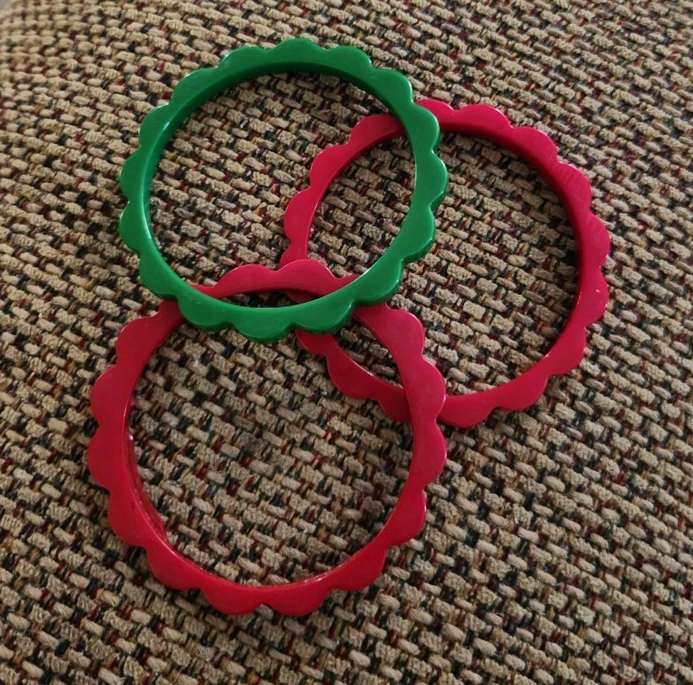 Vintage Stack Of 3 Geometric Bakelite Bracelets Red And Green Vintage Stack Of 3 Geometric Bakelite Bracelets Red And Green
