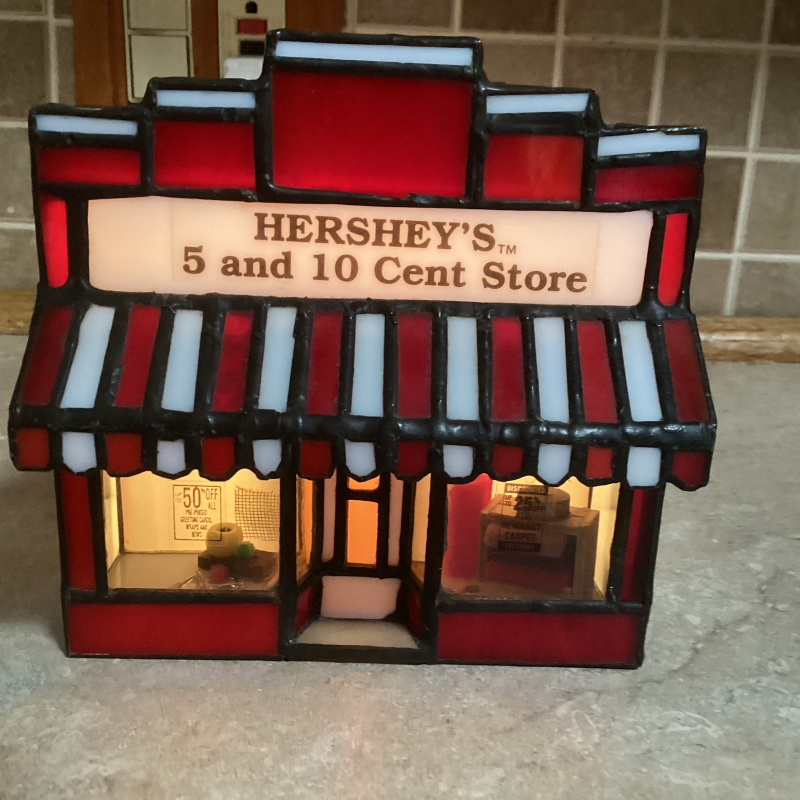 HERSHEY STAINED GLASS -Chocolate Town 1996-5 And 10 Cent Store- Lit- RUDY BROS.