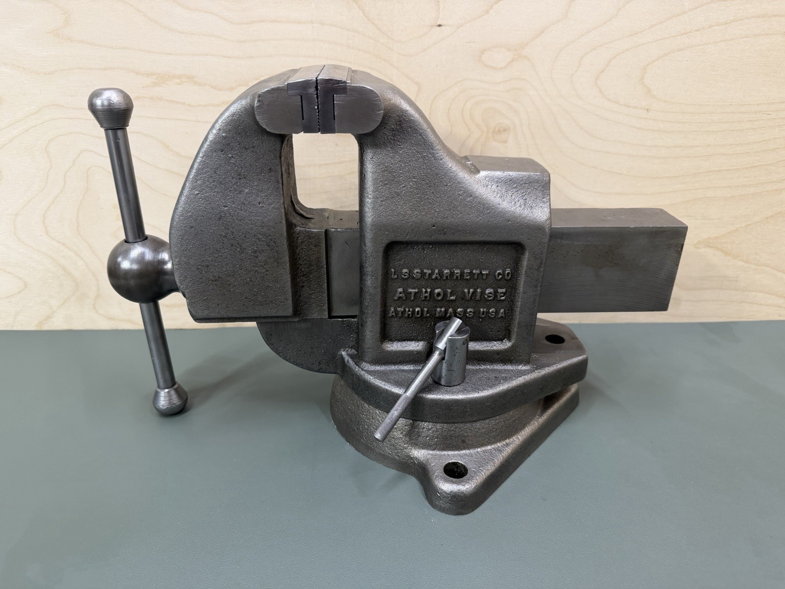 Vintage L.S. Starrett Athol 923 1/2 Bench Vise With Swivel Base