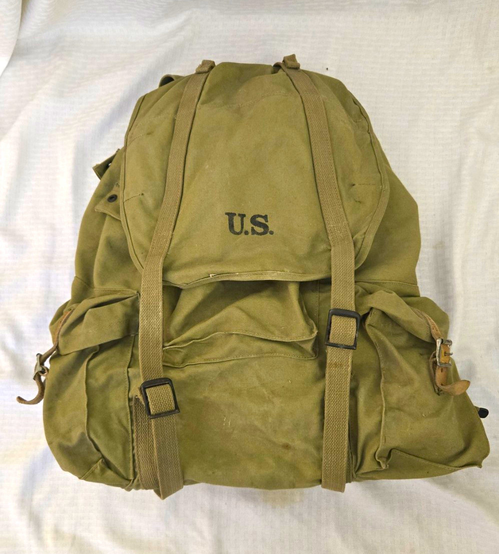 Baker-Lockwood Mfg Co WWII U.S. Army Field Pack Backpack 1942 Baker-Lockwood Mfg Co WWII U.S. Army Field Pack Backpack 1942