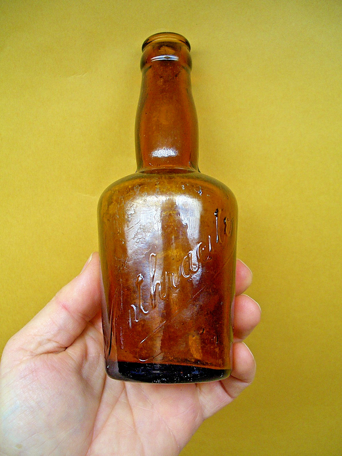 VTG ANTHRACITE BREWING CO MT CARMEL PA BEER BOTTLE LADYS LEG SQUAT BREWERIANA