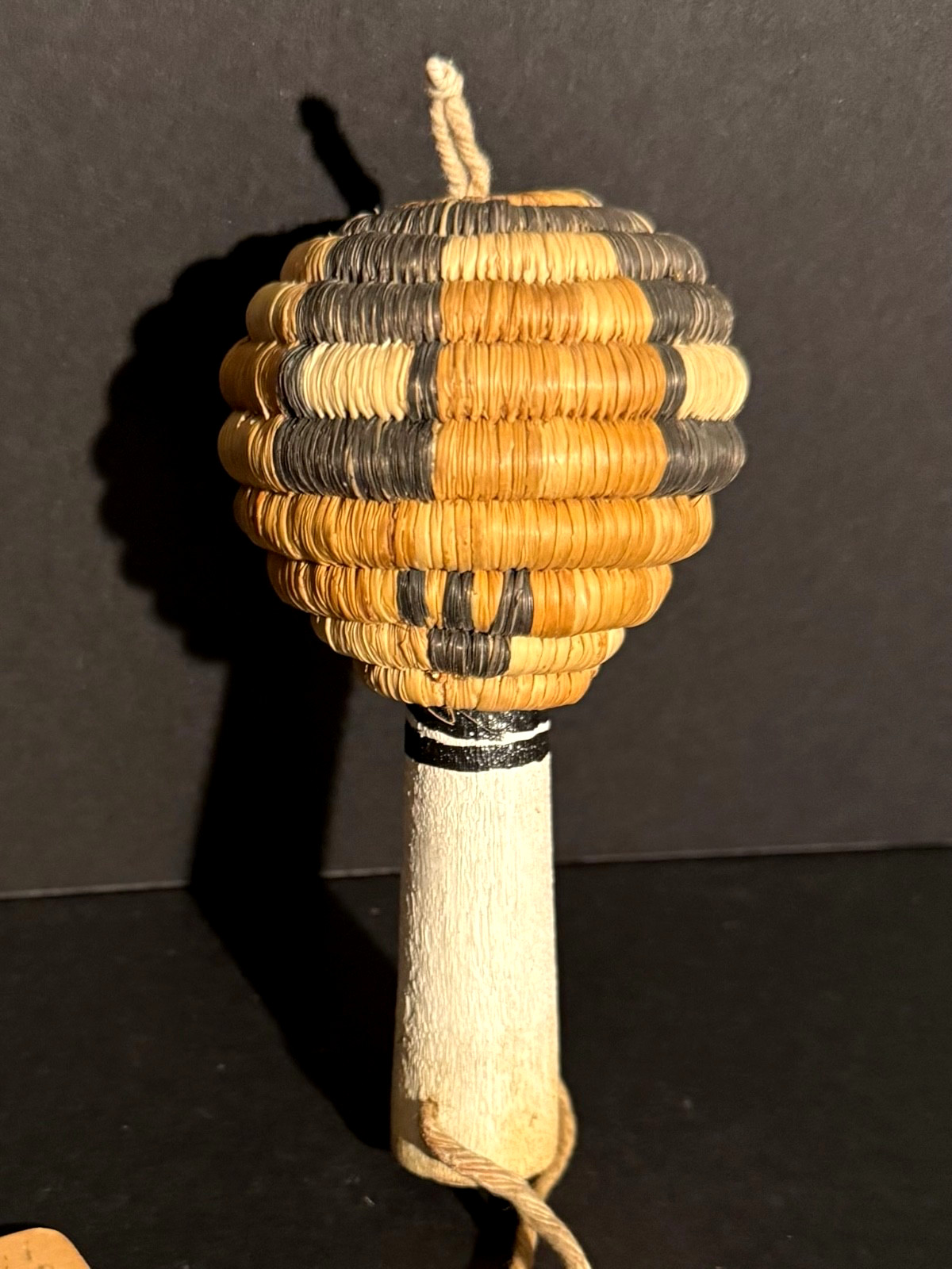EXCEPTIONAL EARLY 20TH C HOPI BASKETRY RATTLE,“SALT RIVER RESERVATION” TAG,MINT EXCEPTIONAL EARLY 20TH C HOPI BASKETRY RATTLE,“SALT RIVER RESERVATION” TAG,MINT
