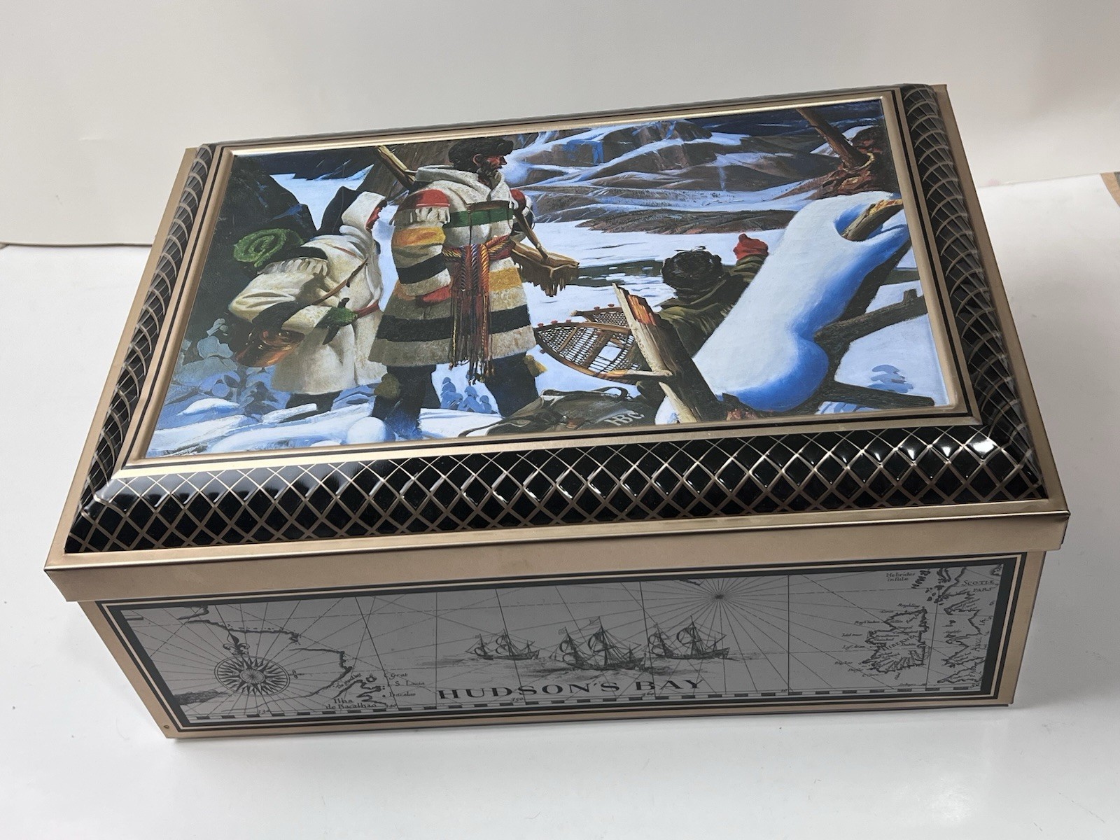 Vintage HUDSON\'S BAY COMPANY metal tin Barnston and Ballantyne hinged lid