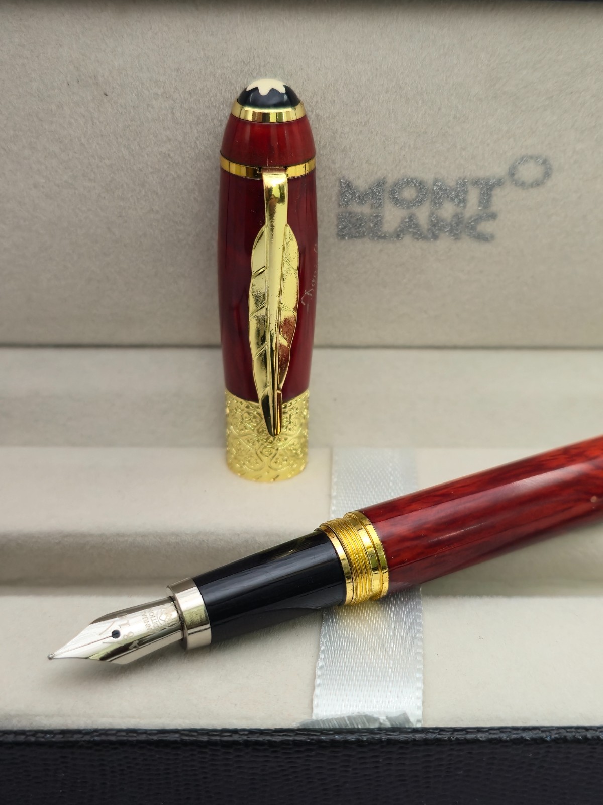 Montblanc Writers Edition Daniel Defoe Edition Fountain Pen - 
