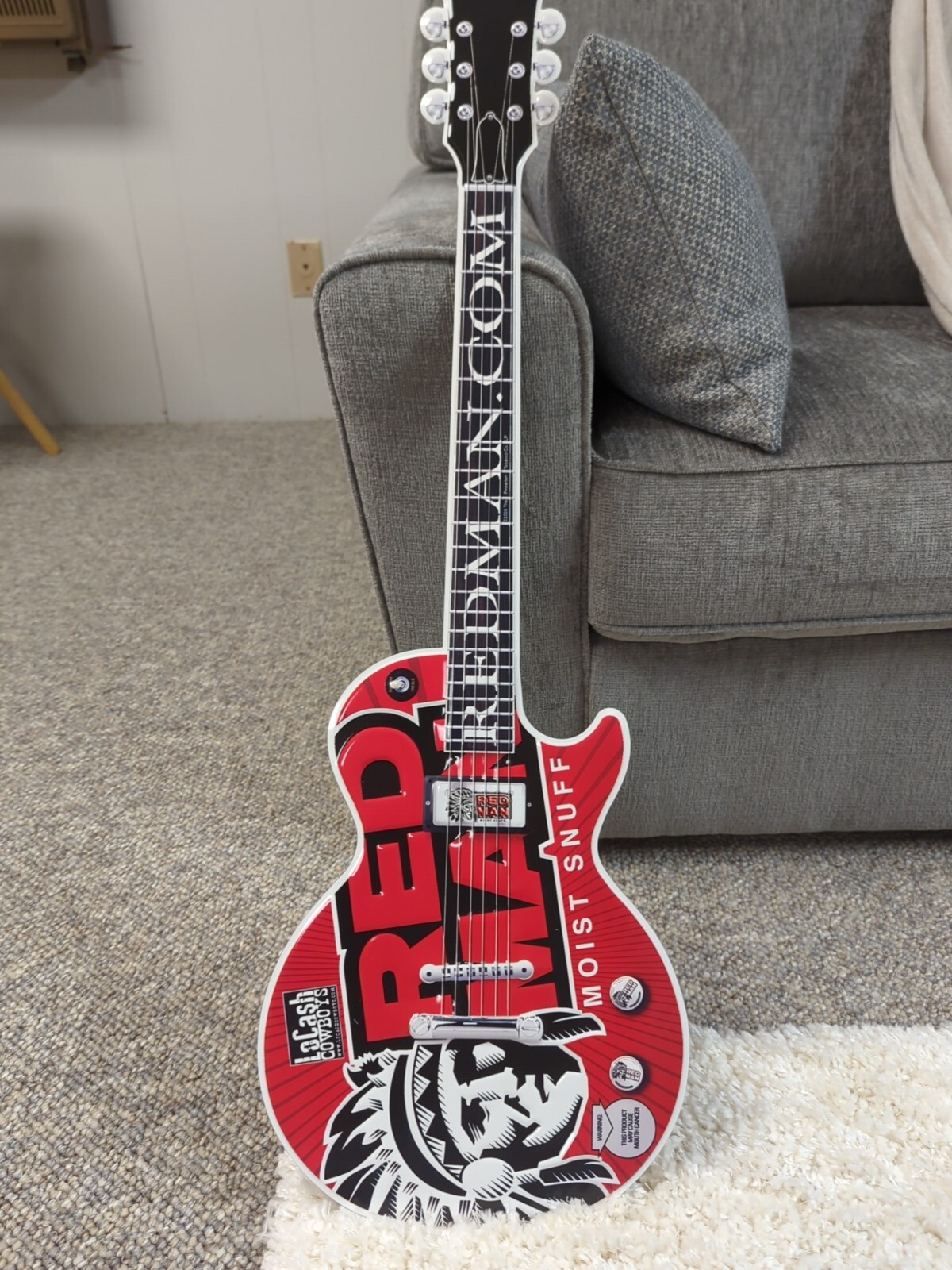  RED MAN TOBACCO ADVERTISING METAL GUITAR SIGN-NOS 2008 PINKERTON TOBACCO -MINT