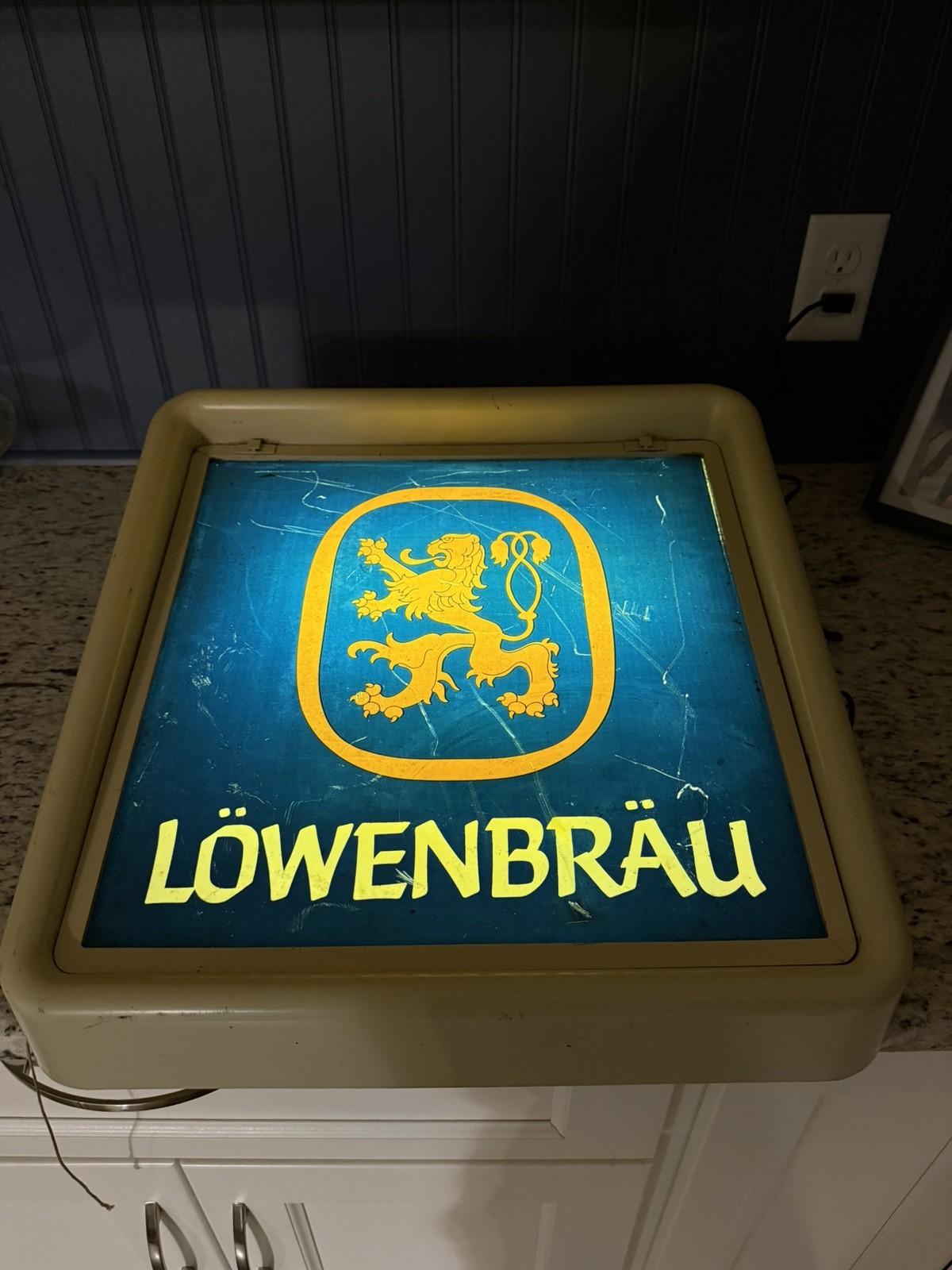 Vintage Löwenbräu Beer Lighted Bar Sign 18x18x8 - Tested/working RARE 1970s-80’