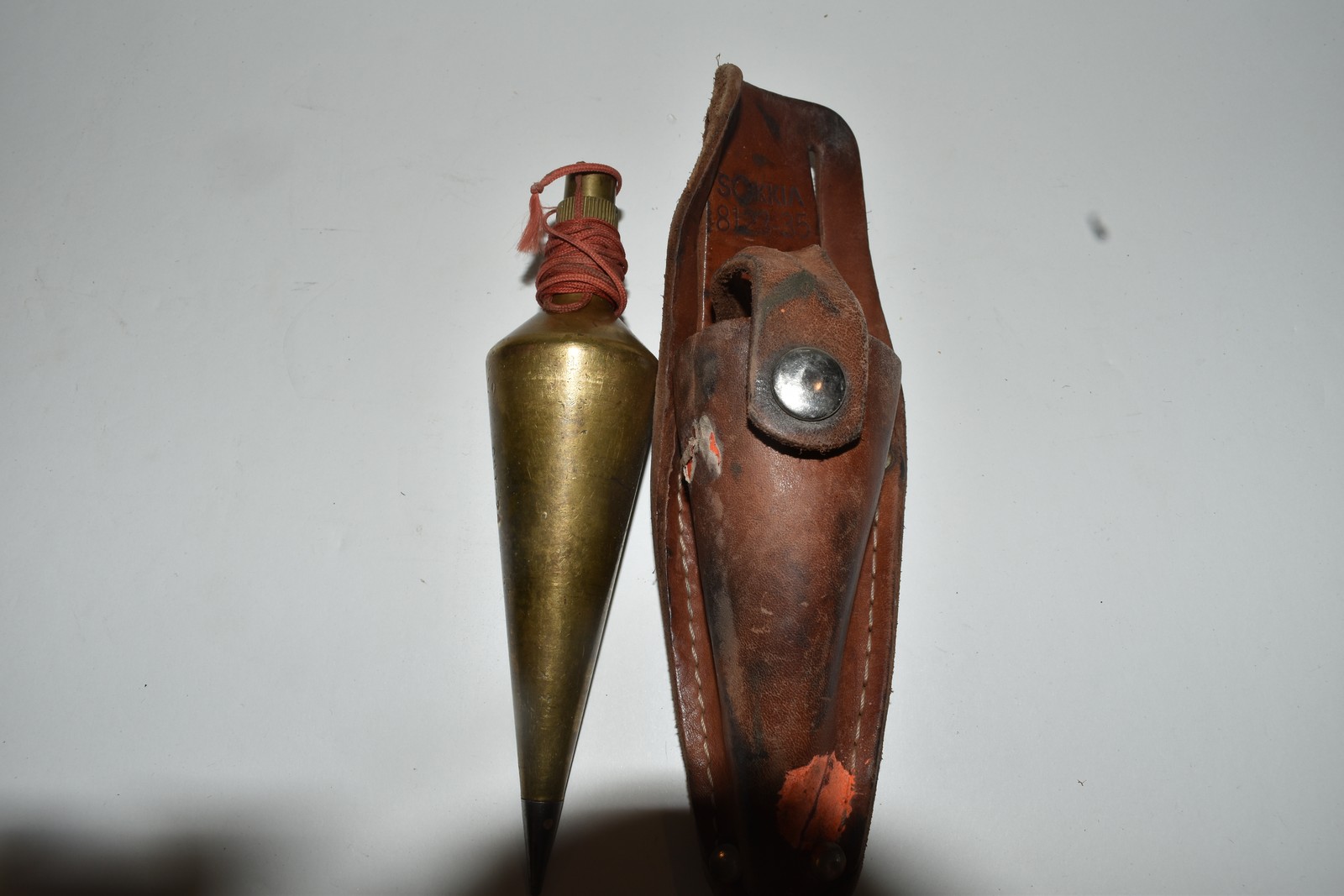 SOKKIA 26OZ VINTAGE BRASS BOB / PLUMB W/ LEATHER SHEATH  (JKH11)