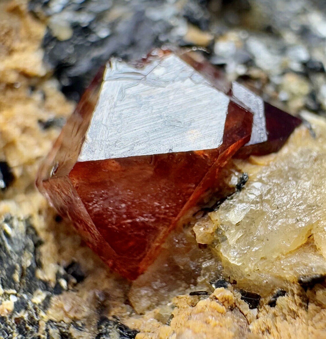 LUSTROUS FLUORESCENT RED ZIRCON CRYSTALS GEMY EXCLUSIVE MATRIX from Cambodia