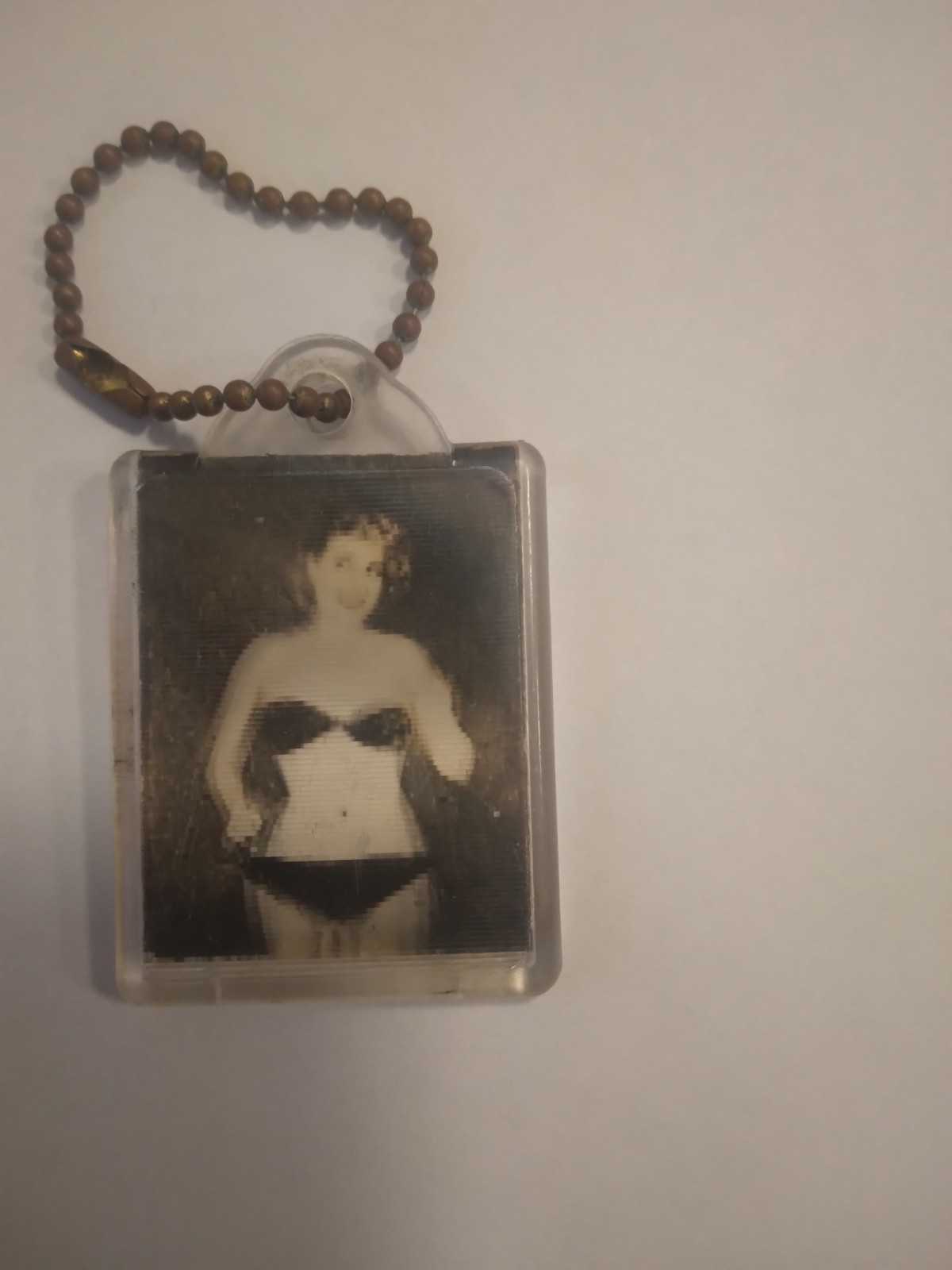 This is a Vintage Keychain with a movable, dancing, photo