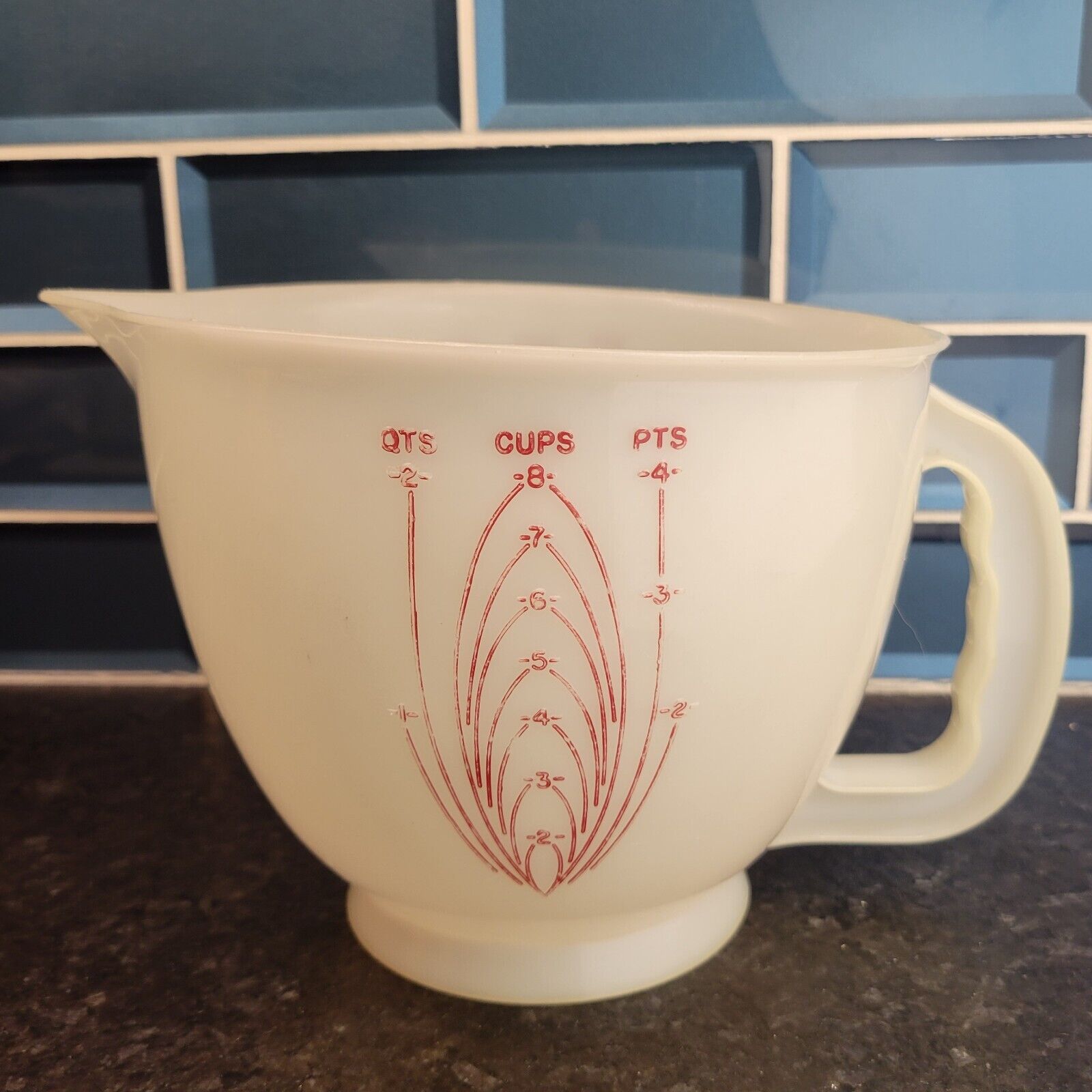 Vintage Tupperware #500-2 Mix N Store 8 Cup 2 Qt Measuring Bowl Easy Pour Lid