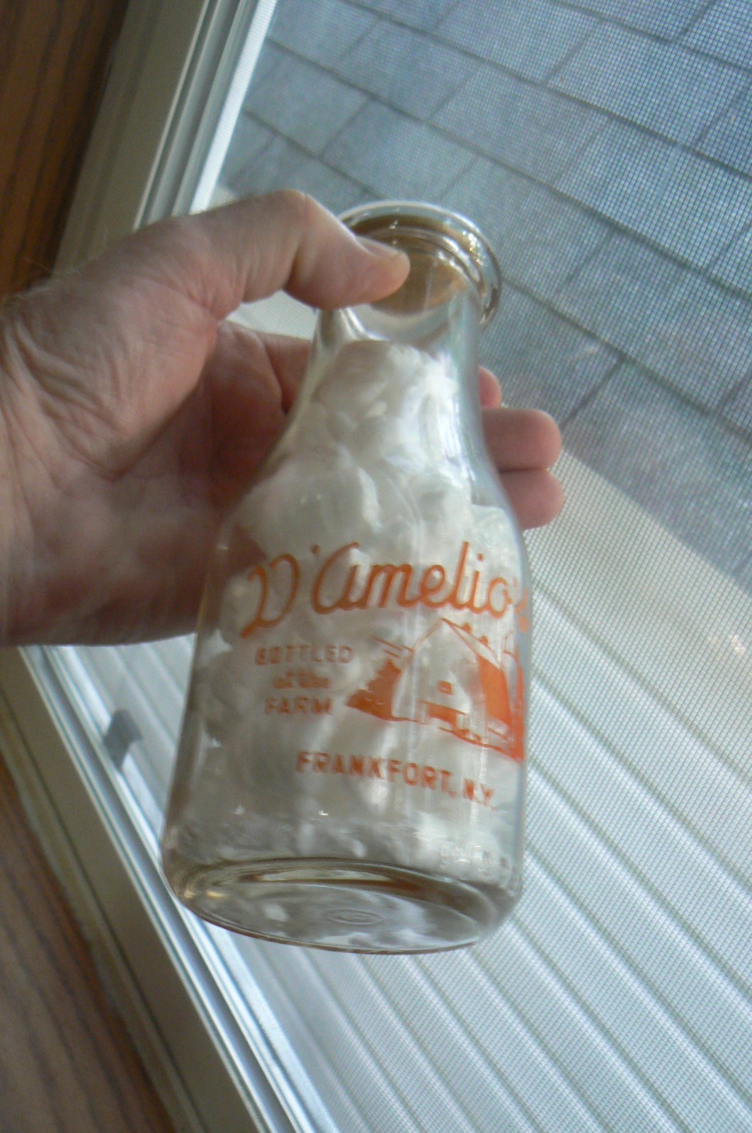 RARE LIKE MINT 1940S D'Amelio D'Amelio's Dairy PINT MILK BOTTLE Frankfort NY #6