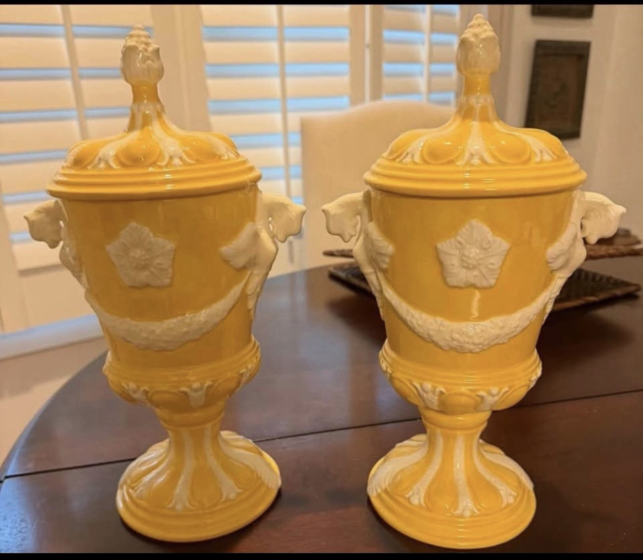 2 beautiful urns By Abigail’s