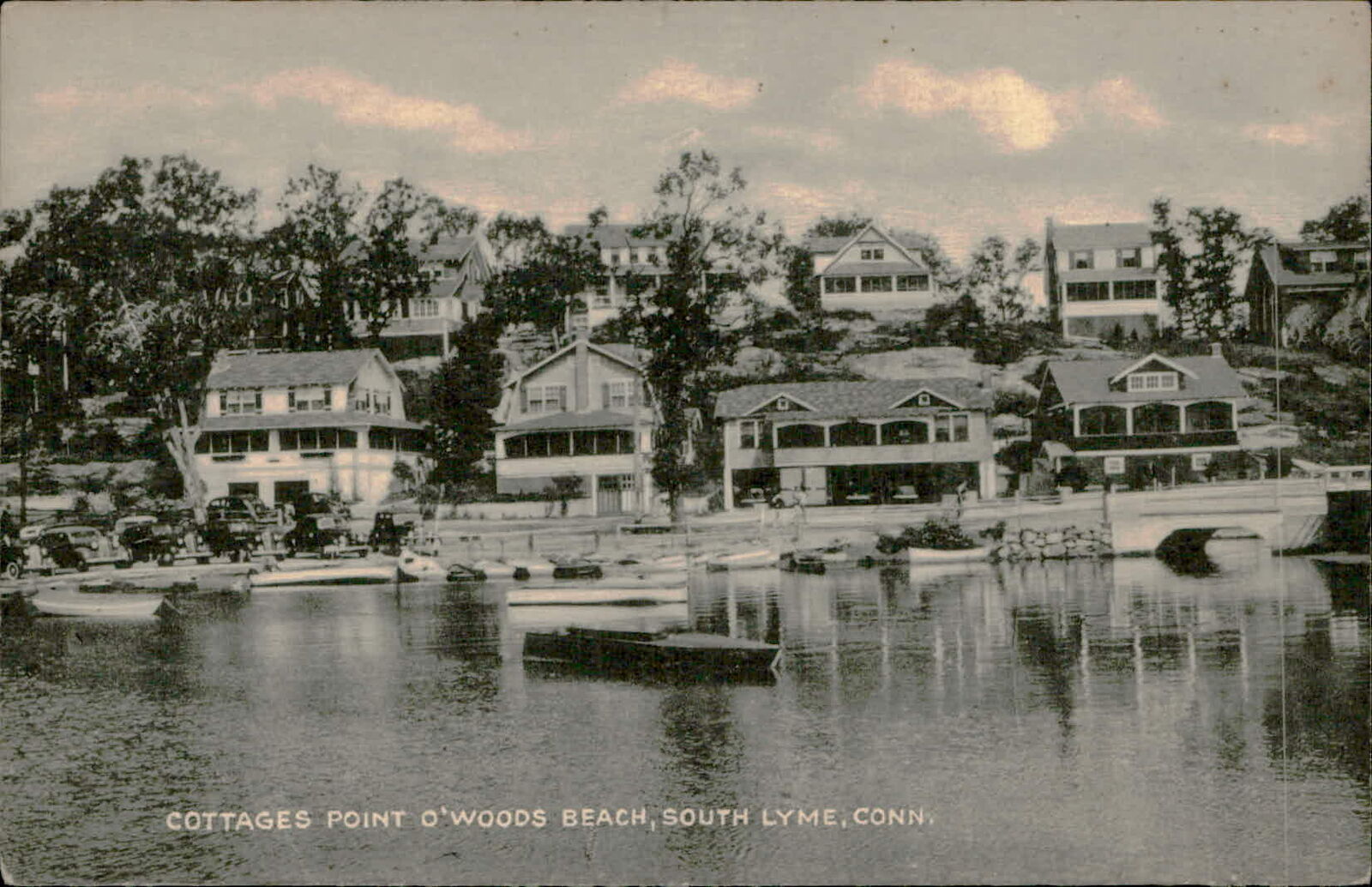 Postcard: COTTAGES POINT O'WOODS BEACH, SOUTH LYME, CONN.