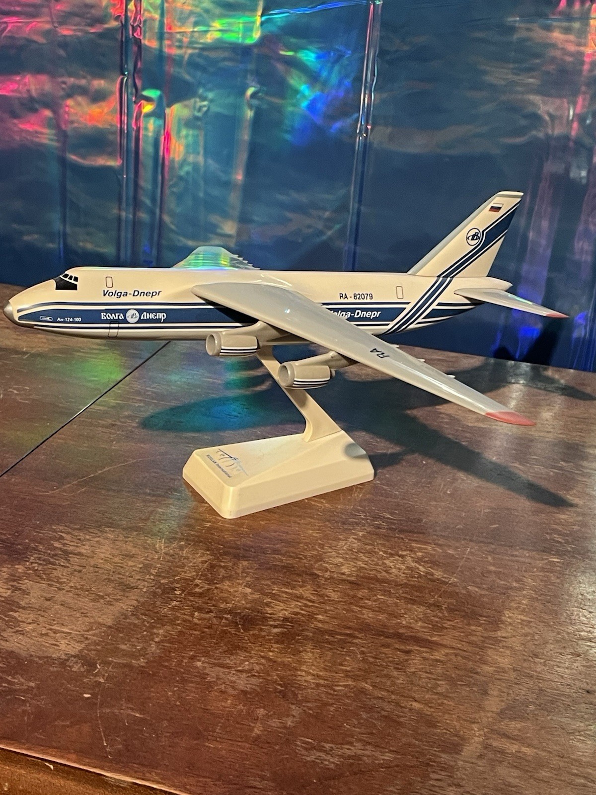 Antonov AN-124-100 Volga Dnepr Airlines Model Scale 1:200 with Stand Russlan