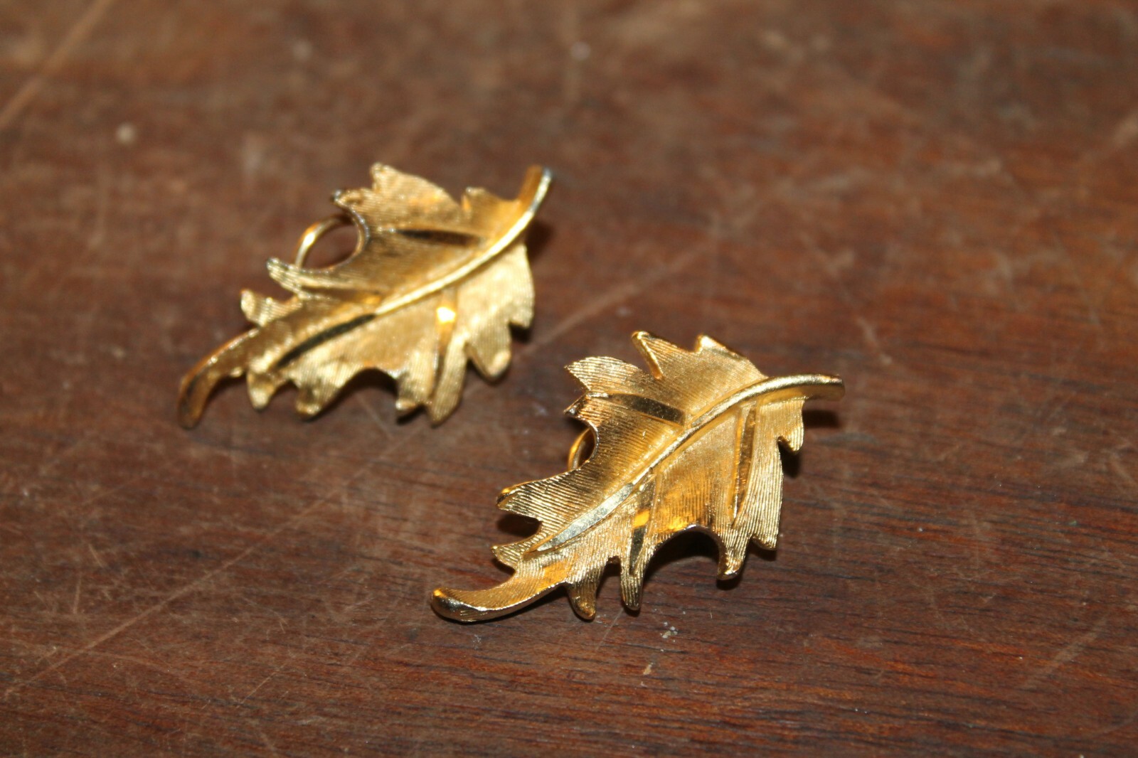 Vintage Signed B.S.K. B. Steinberg Kaslo Gold Tone Clip On Oak Leaf Earrings Vintage Signed B.S.K. B. Steinberg Kaslo Gold Tone Clip On Oak Leaf Earrings
